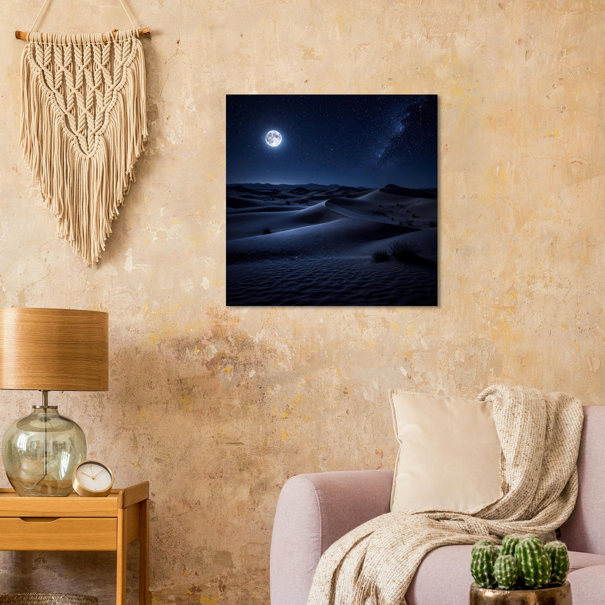 Wüstenlandschaftsposter: Mond über Sanddünen bei Nacht mit dunklem Sternenhimmel