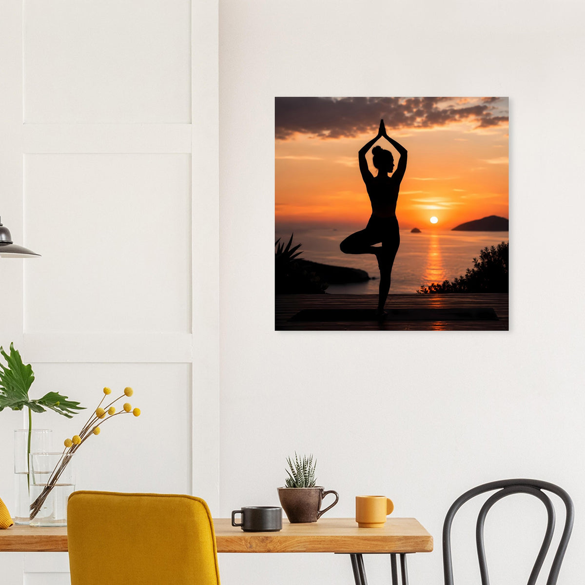 Gerahmtes Yoga-Poster mit ruhiger Meditationsfigur, orangefarbener Sonnenuntergang