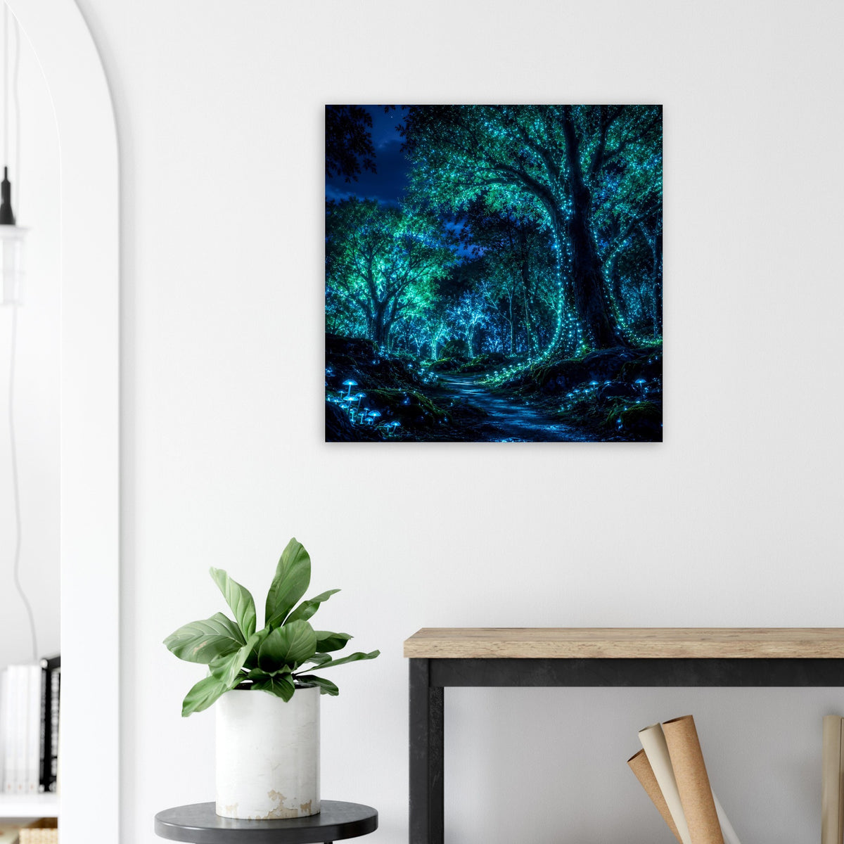 Quadratisches Poster mit blaugrünem Waldmotiv und leuchtendem Pfad, schwarz gerahmt