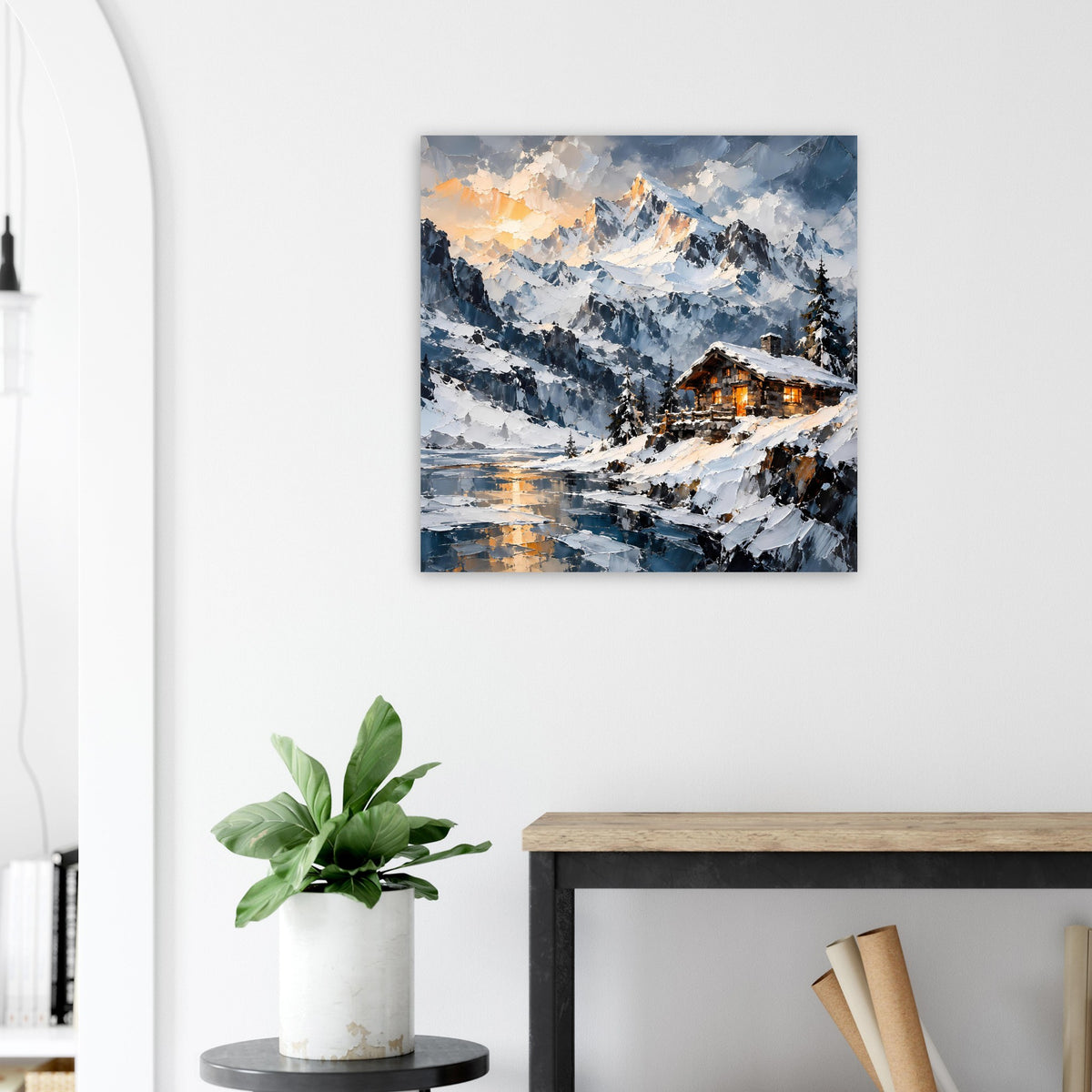 Poster mit Winterhütte in verschneiten Bergen, warm beleuchtete Hütte im Schnee