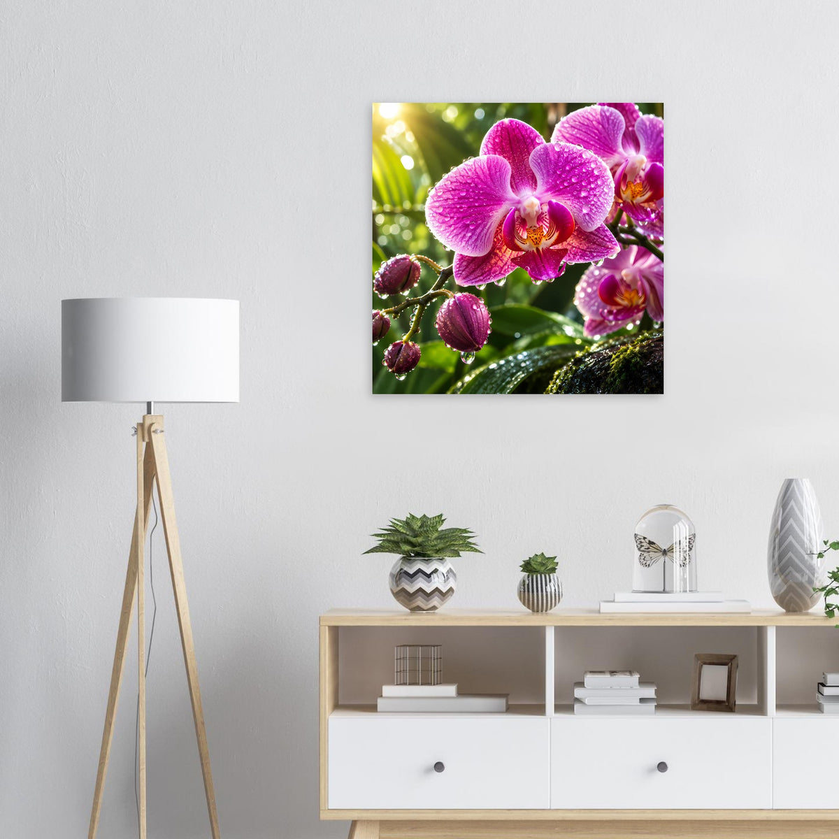 Quadratisches Poster mit pinken Orchideenblüten und funkelnden Wassertropfen im Detail