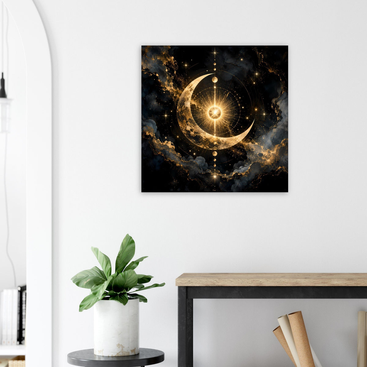 Quadratisches Poster: goldener Mond, strahlender Kern und Sterne im dunklen Wolkenbild