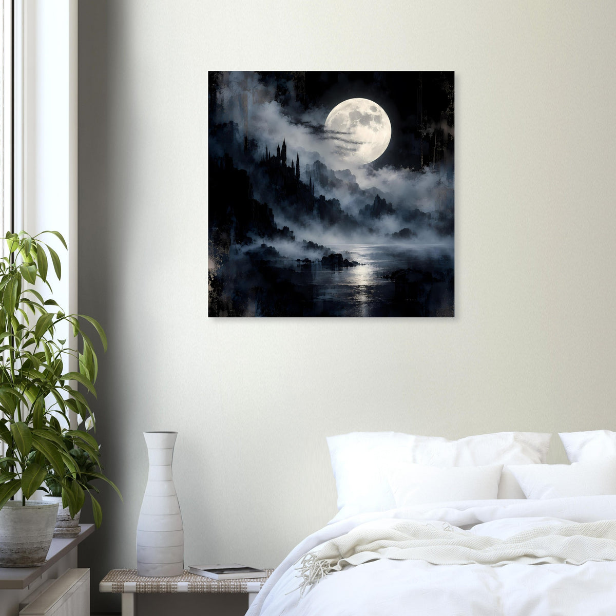 Quadratisches Poster mit Vollmond über nebligen Hügeln und düsterem See