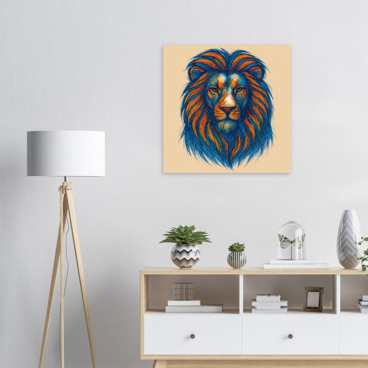 Löwenkopf-Kunstposter mit blauem Fell und orangener Mähne im beigen Quadrat