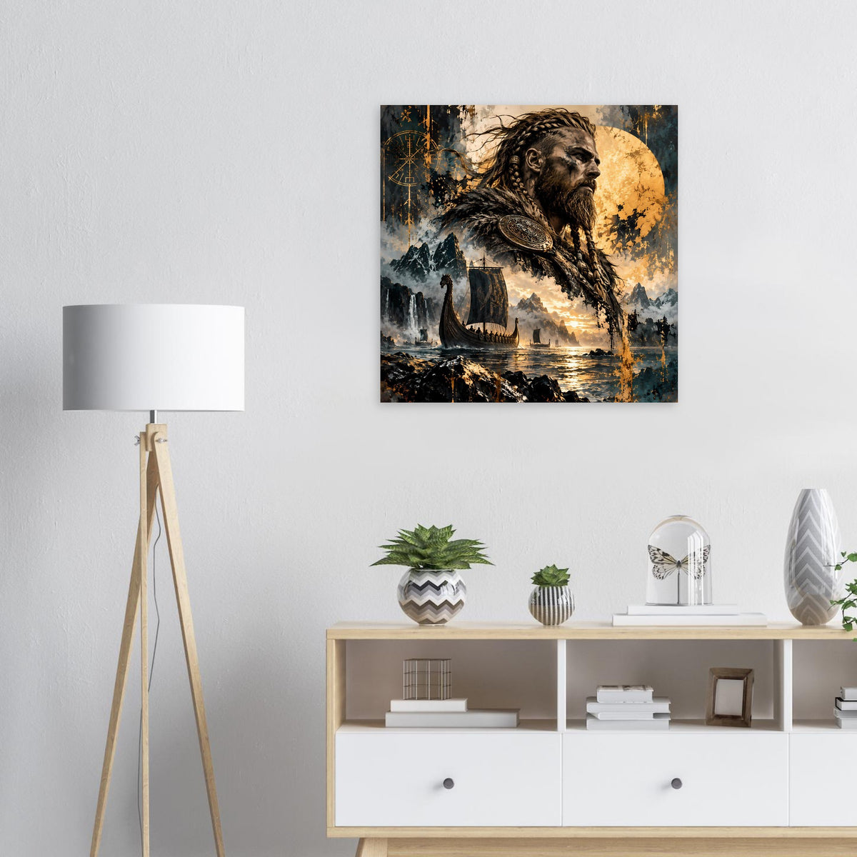 Horizontales Poster mit Wikingerkrieger im Profil vor goldenem Sonnenhintergrund