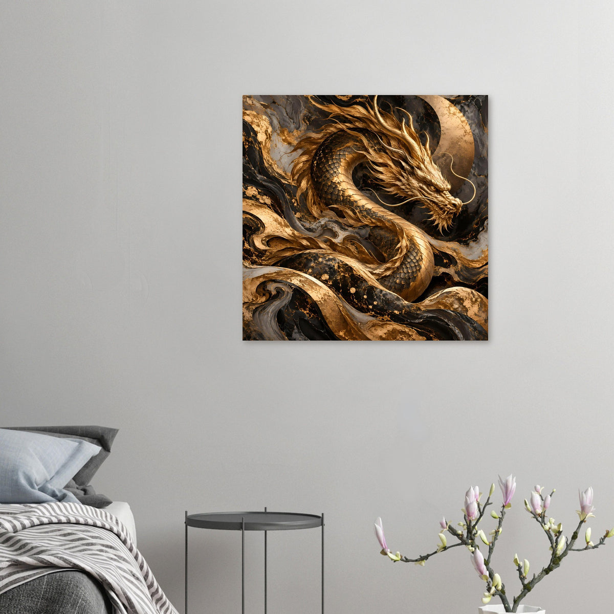 Quadratisches Fantasy-Poster mit goldenem Drachen, zentriert, mit schimmernden Schuppen