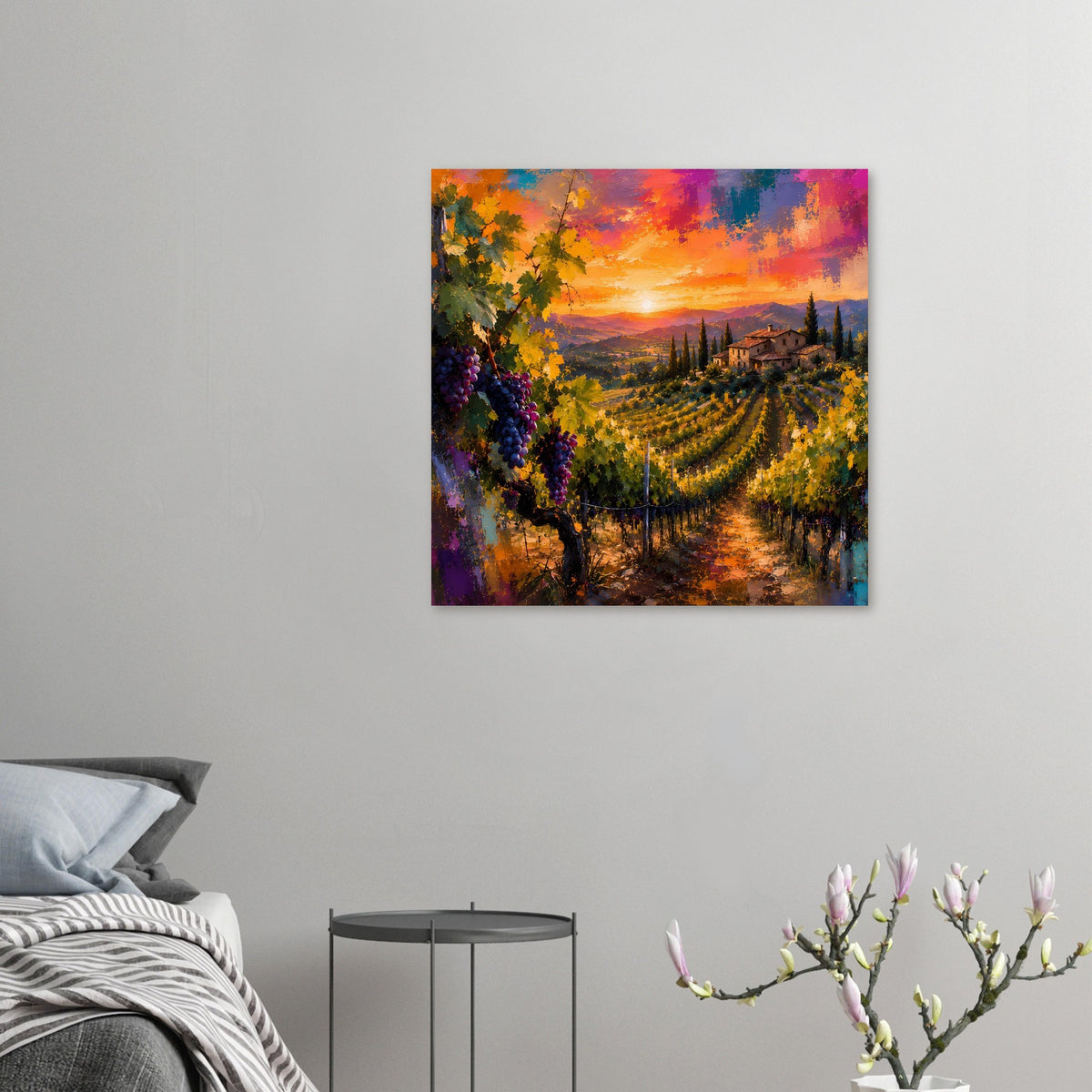 Kleines Poster mit Weinberg, Traubenreben und Landhaus im Sonnenuntergang