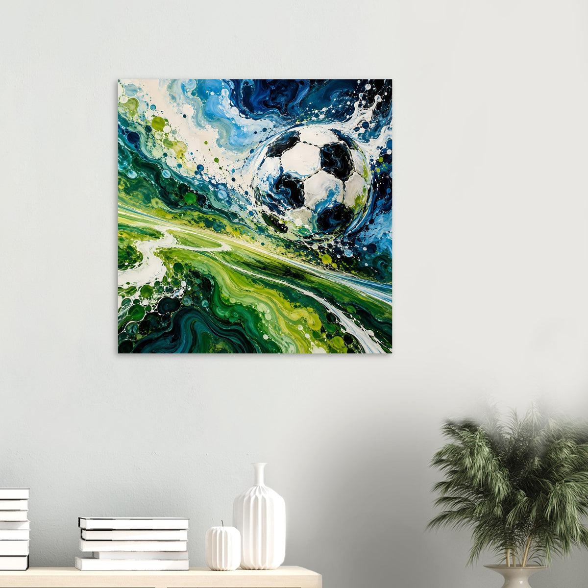 Fußball-Kunstposter im Quadrat mit abstraktem Blau-Grün-Muster und Ballmotiv