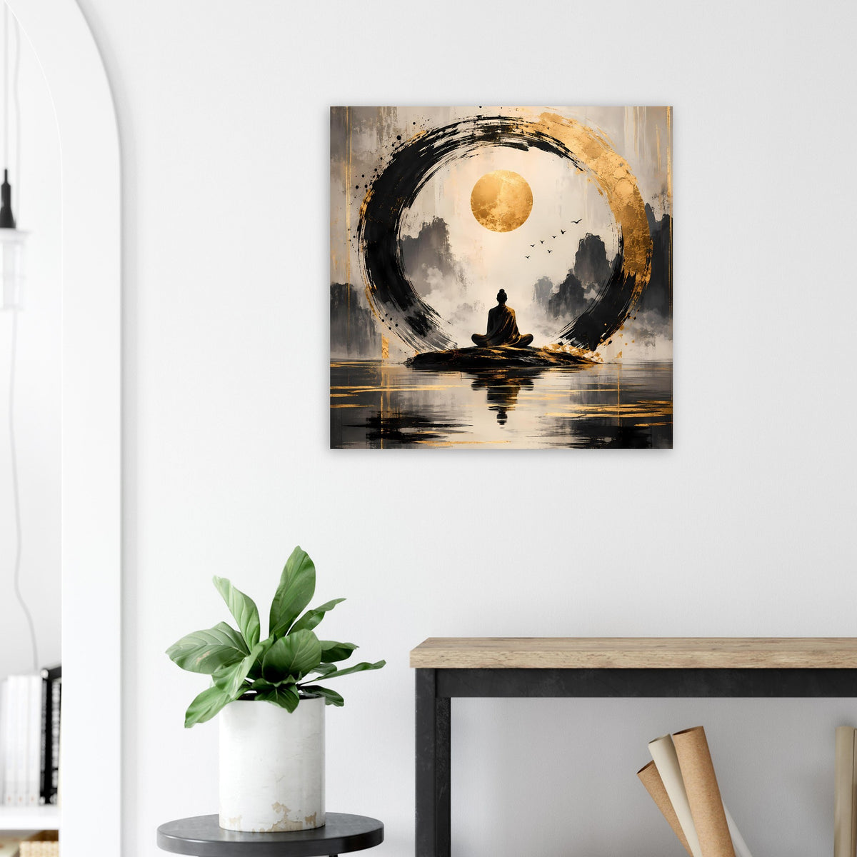 Zenposter an heller Wand: goldener Mond im schwarzen Kreis, Meditationssilhouette und Reflexion