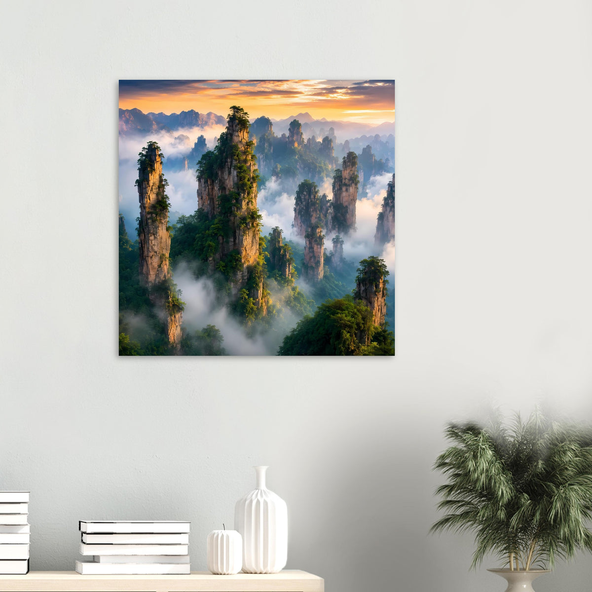 Quadratisches Poster mit Berglandschaft und Sonnenaufgang über Nebel im Tal