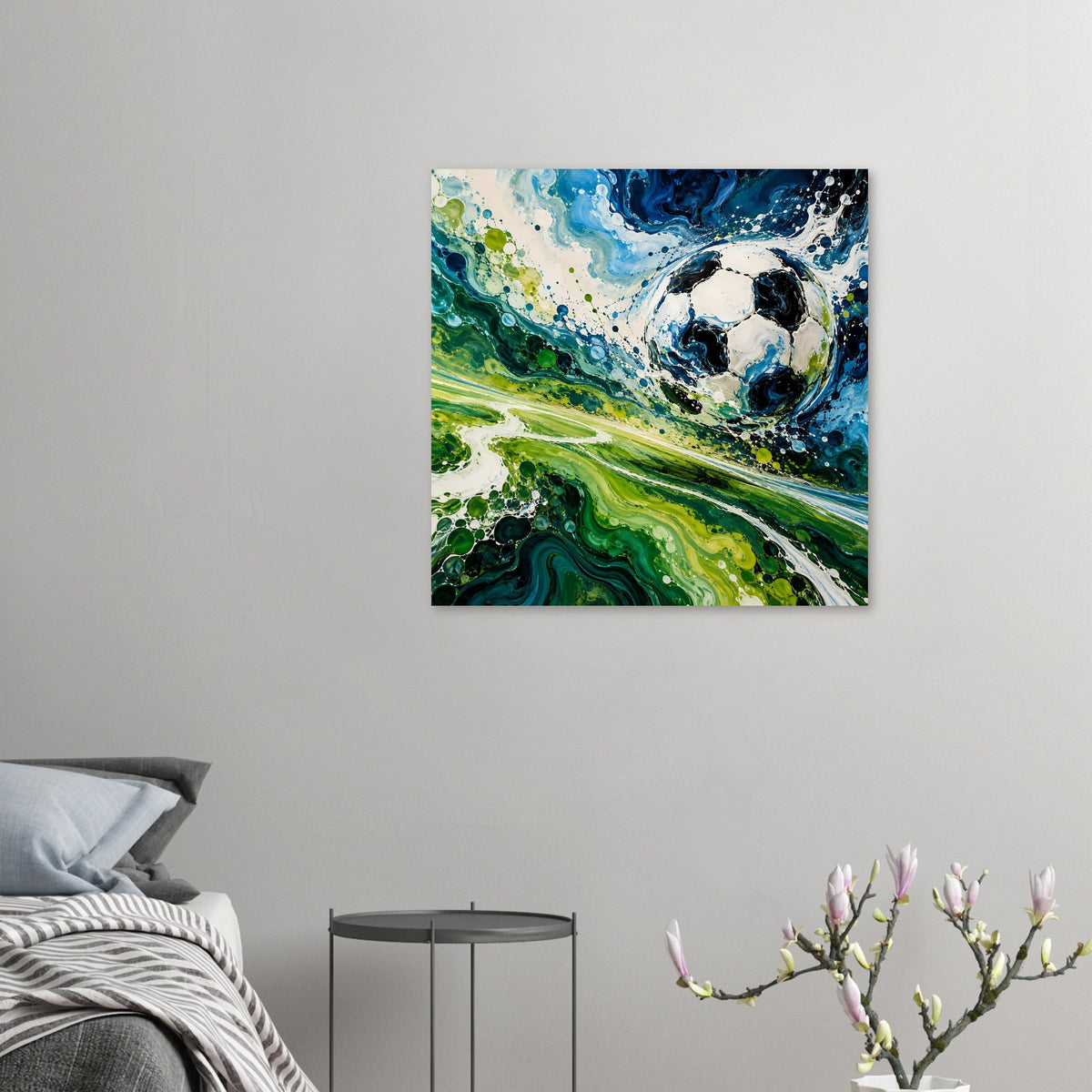 Fußball-Kunstposter im Quadrat: abstrakte Blau-Grün-Optik mit Ball und Spritzpunkten