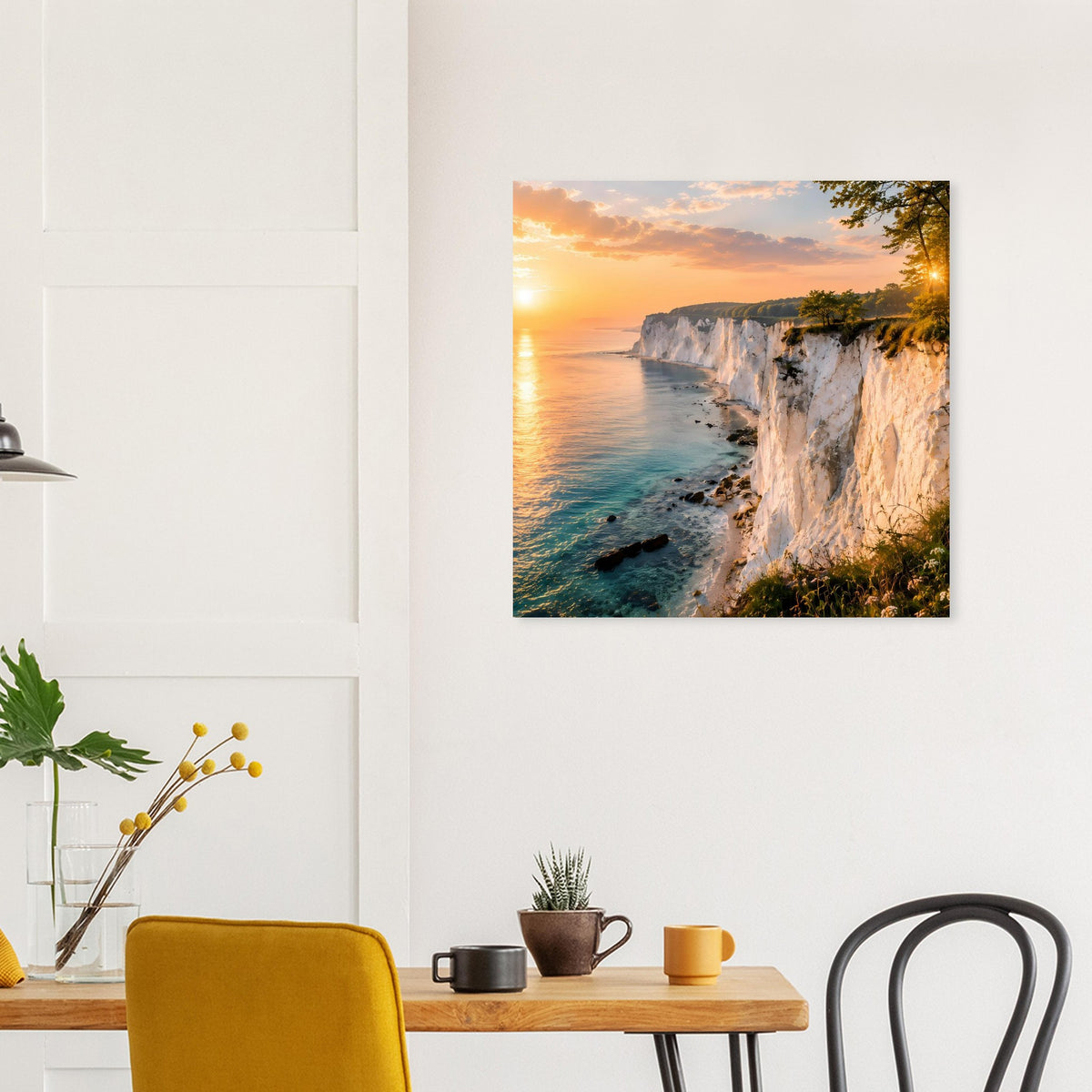 Poster: Blick auf Küstenfelsen bei Sonnenuntergang mit ruhigem Meer
