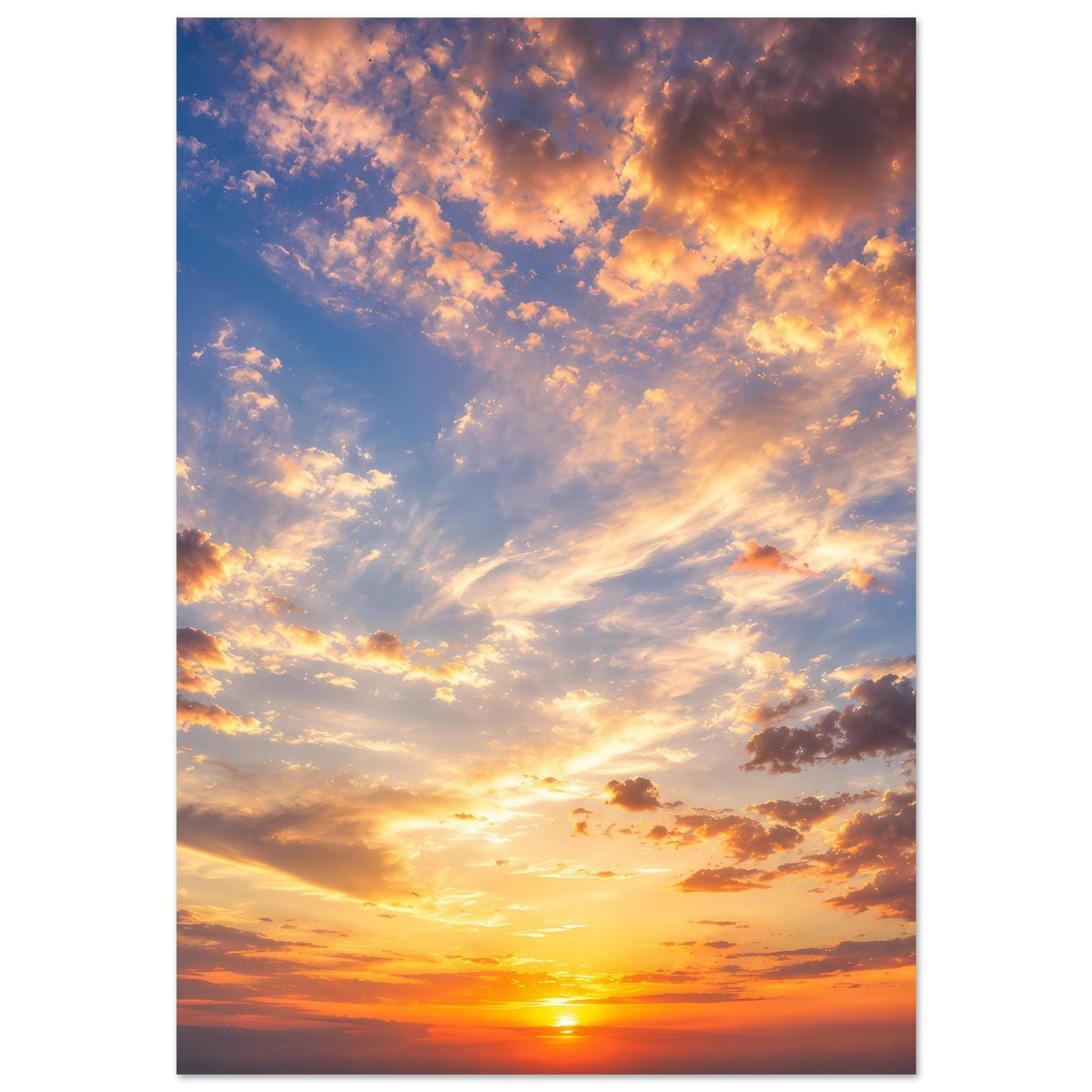 Vertikales Poster mit Sonnenuntergang: warme orange Wolken, goldener Sonnenball unten