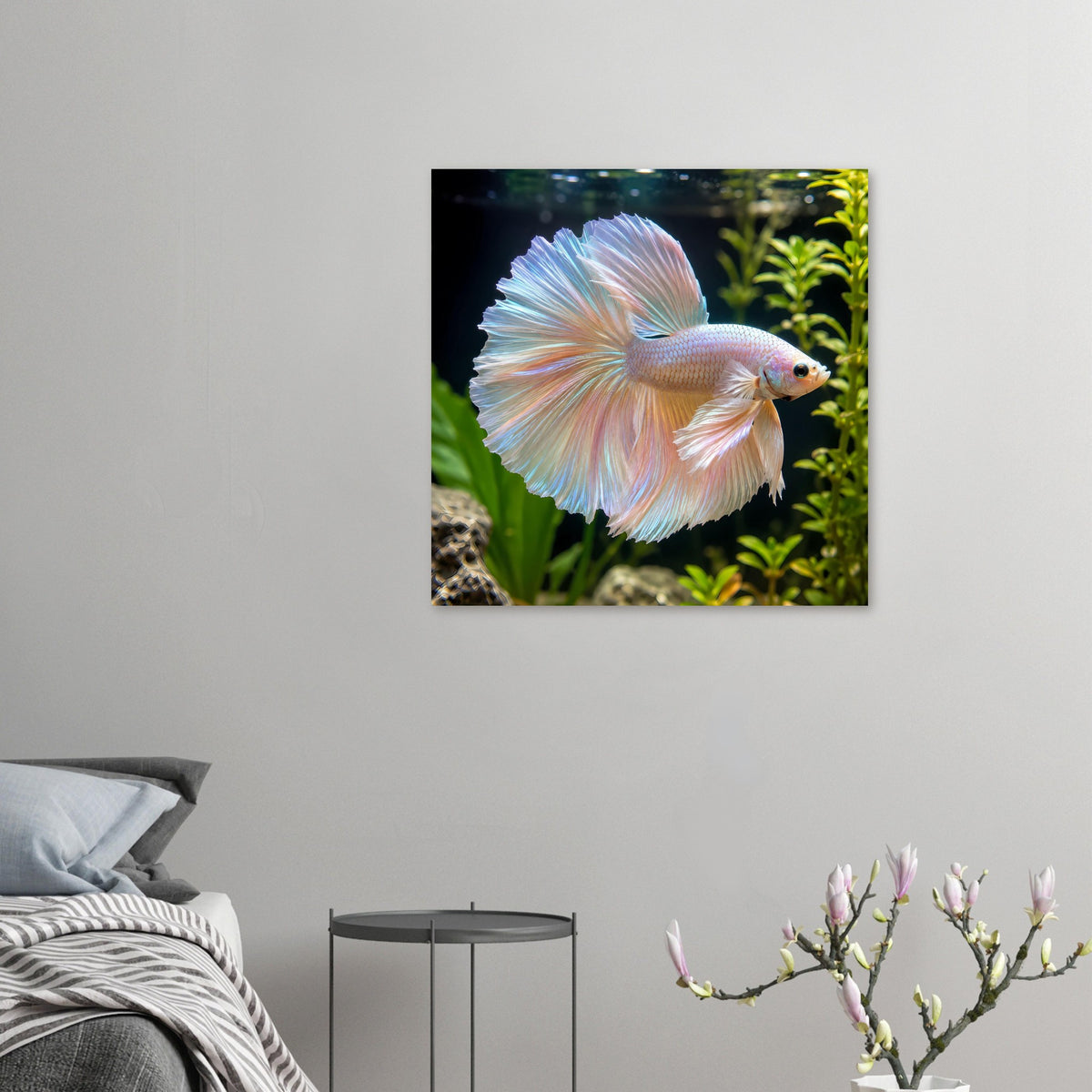 Kleines Poster mit irisierendem Kampffisch, breit geöffneten Flossen in Pastellfarben.