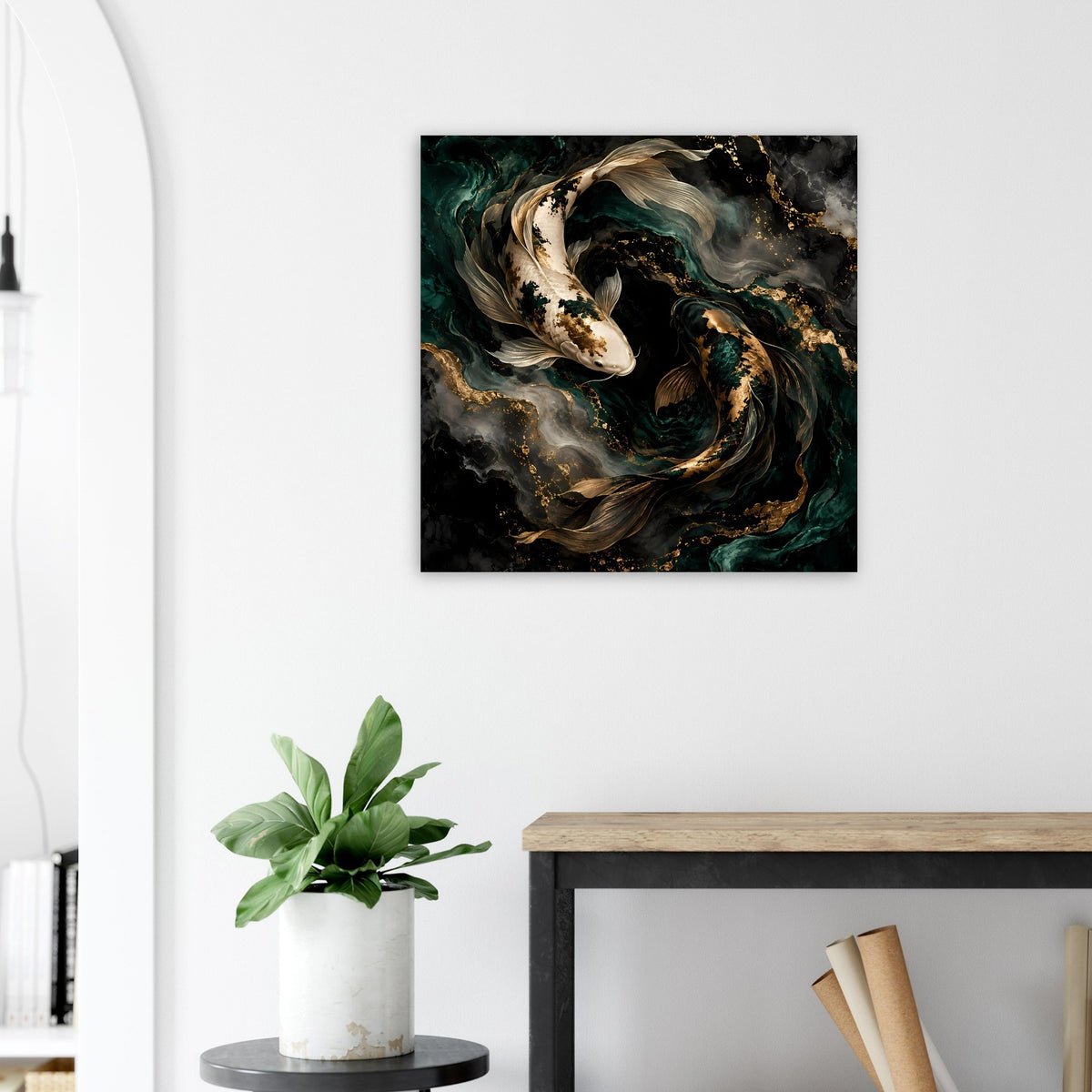 Kunstposter mit Koi-Fisch in Smaragdgrün, goldene Details im Wirbel-Look