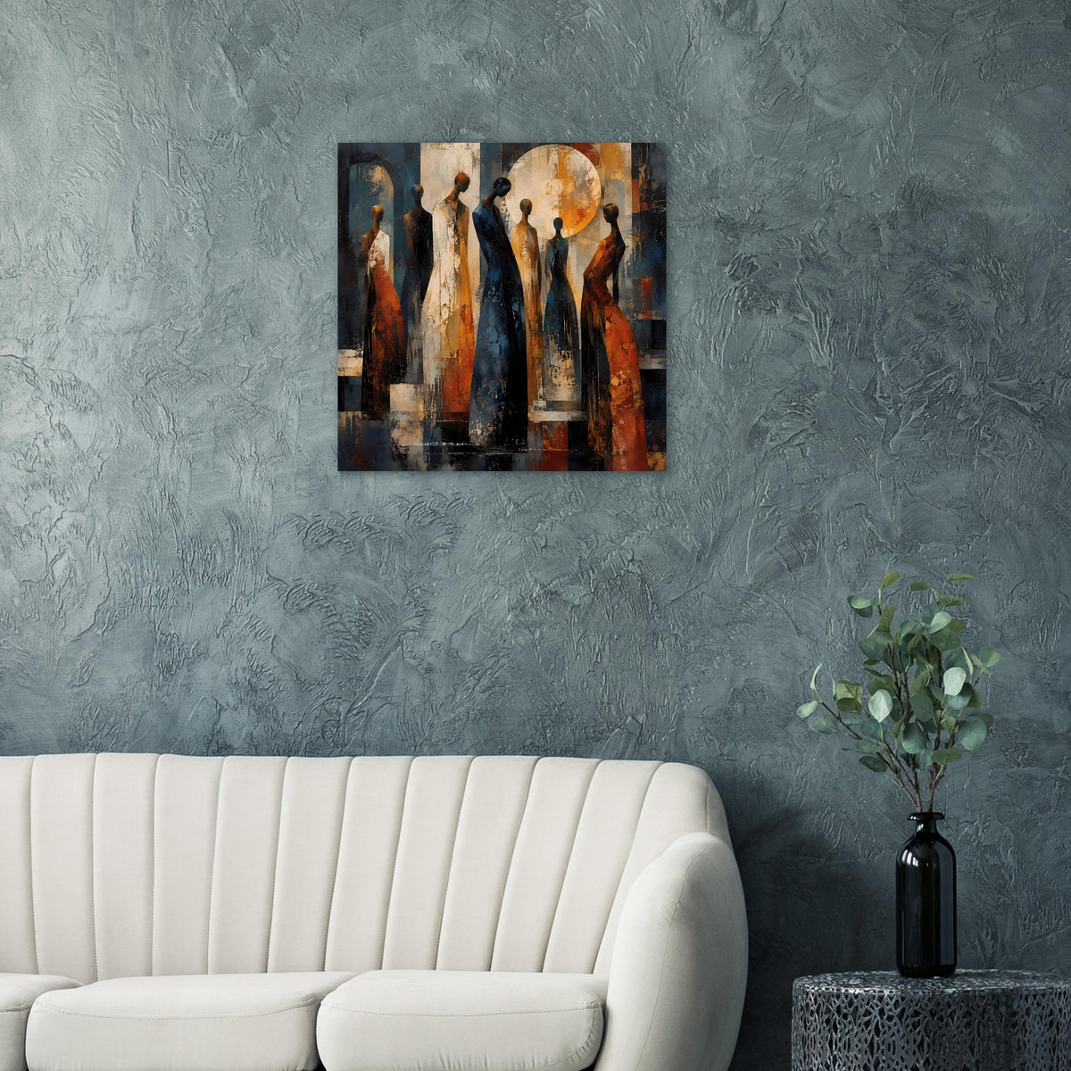 Poster mit abstrakten Figuren in warmen Tönen, quadratisch an grauer Wand