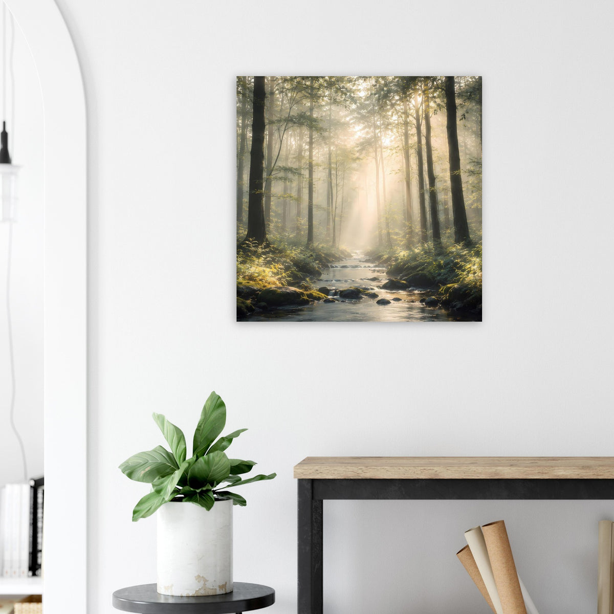 Gerahmtes Natur-Poster mit Waldlichtstrahlen und stillem Bach, quadratisch
