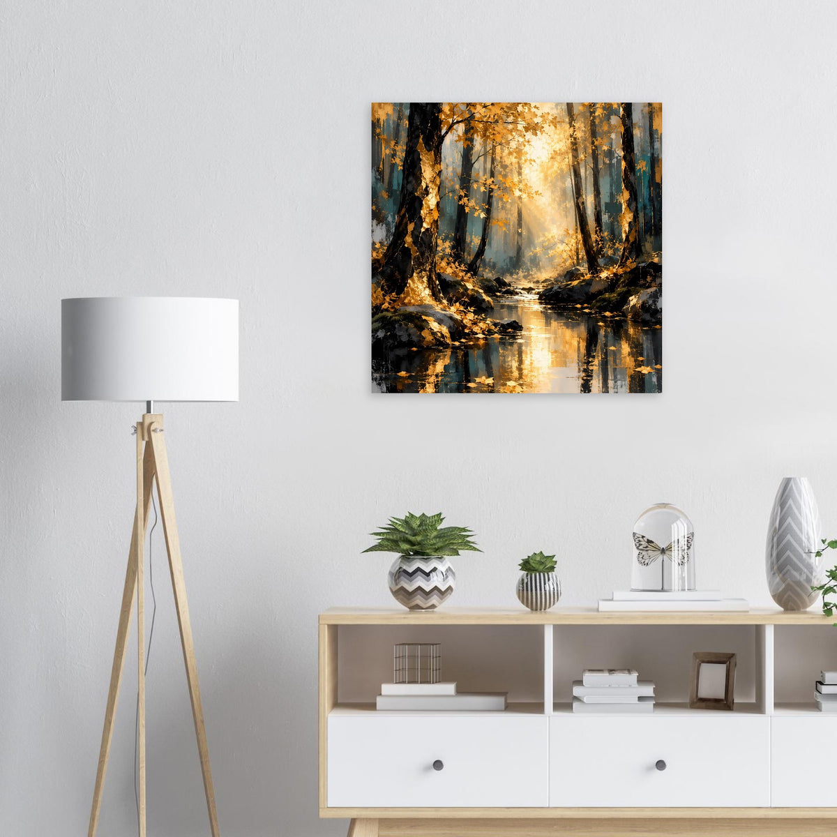 Quadratisches Poster mit goldenem Waldlicht, dunklen Baumstämmen und Flussreflexion.