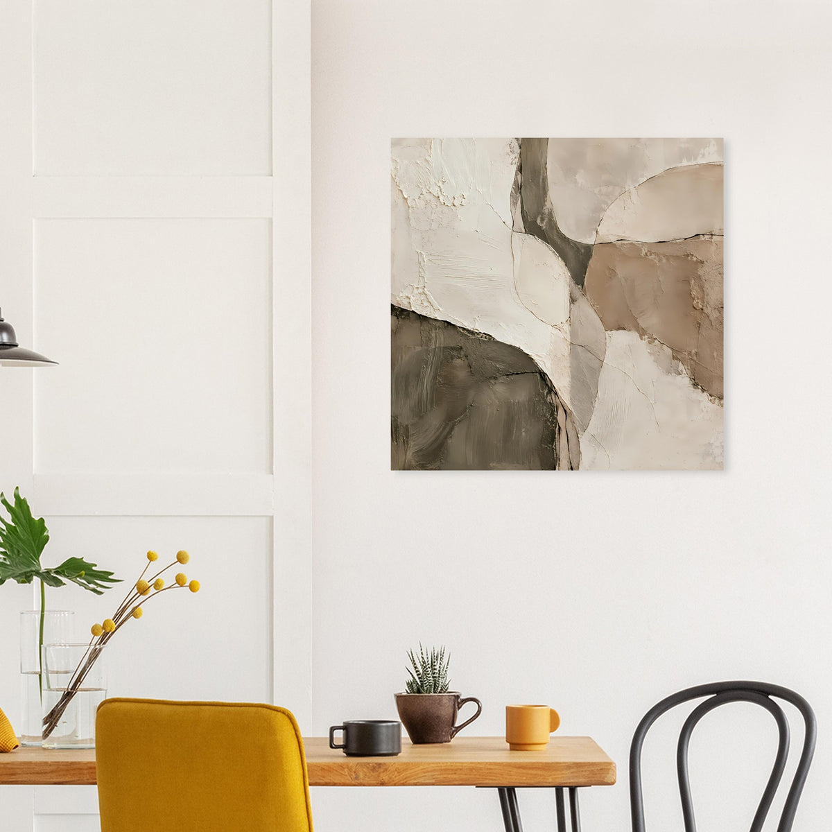 Abstraktes Kunstposter mit graubraunen und beigefarbenen Wolkenformen, quadratisch.