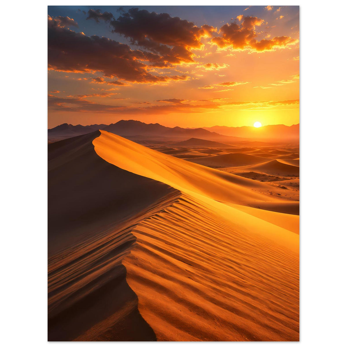 Poster mit Sanddünen und goldenem Sonnenuntergang, orangefarbene Wolken am Himmel