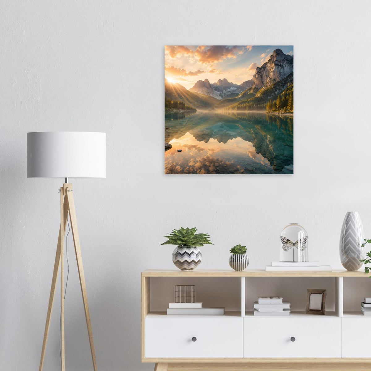 Wandposter mit Bergsee-Motiv und Sonnenaufgang im Farbverlauf, quadratischer Rahmen