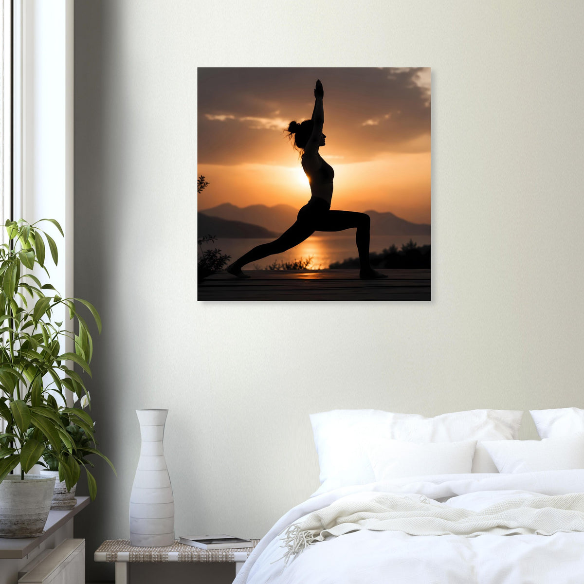 Yoga-Poster im schwarzen Rahmen: Silhouette beim Ausstrecken am Sonnenuntergang, Berge im Hintergrund