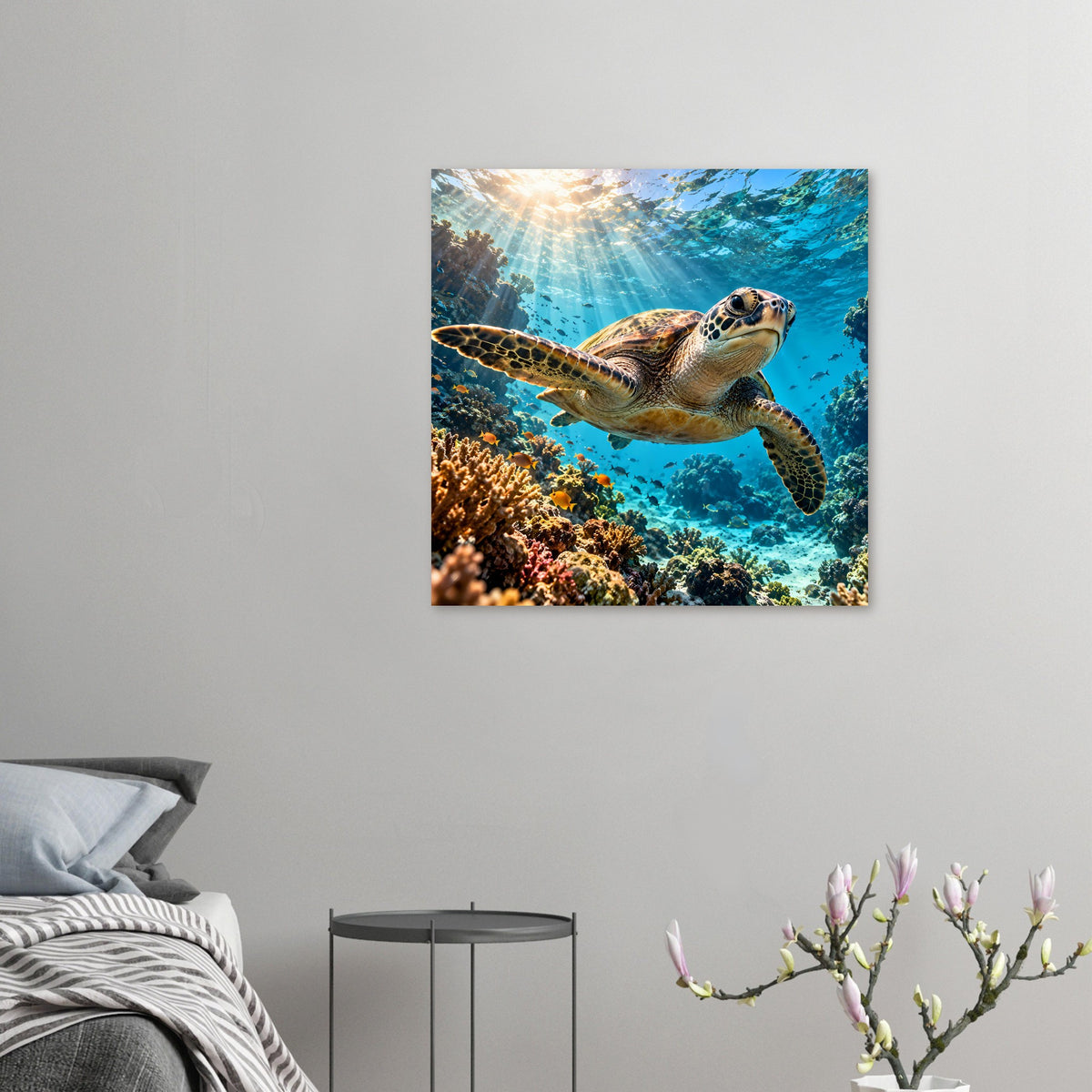 Unterwasser-Schildkrötenposter im Quadratformat: Meeresschildkröte über Korallenriff im blauen Wasser
