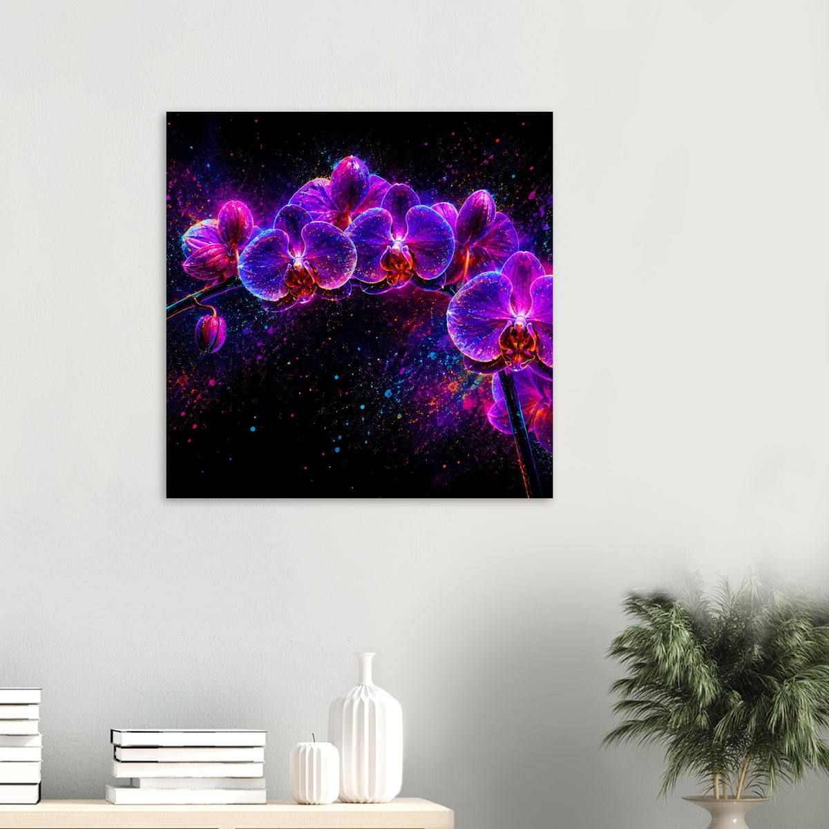 Blumenposter mit Neon-Orchideen im schwarzen Rahmen, bogenförmige pink-violette Leuchtblüten.