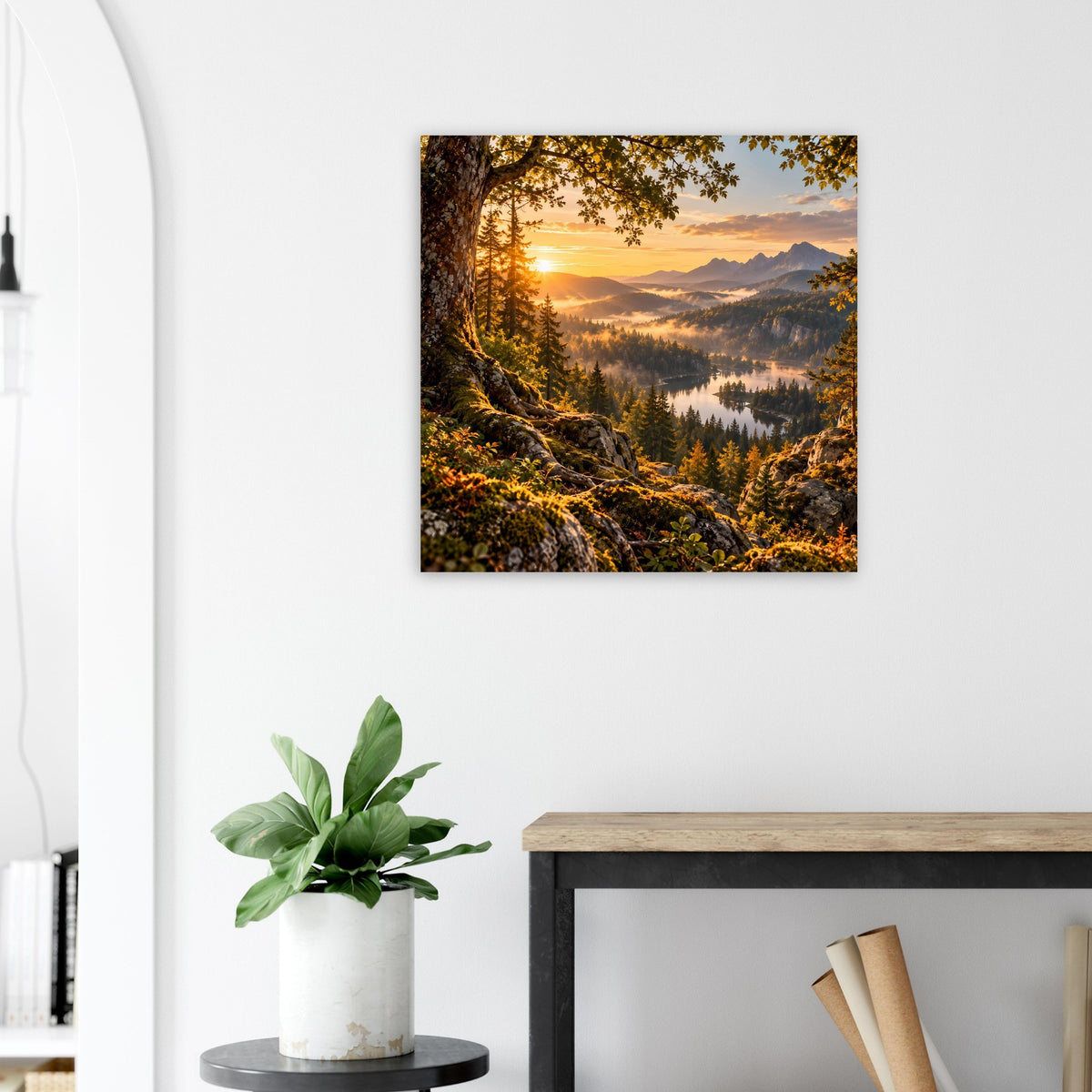 Quadratisches Landschafts-Poster mit Sonnenaufgang über Wald und distantem Gebirge