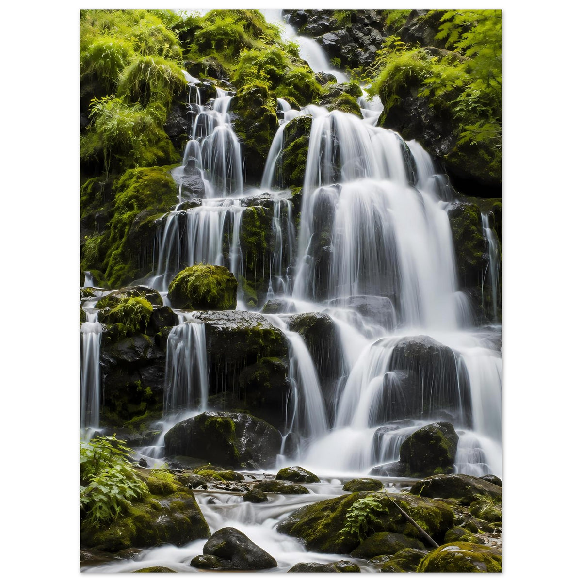 Wasserfall-Poster im Hochformat mit mehreren Wasserfällen und moosbewachsenen Steinen
