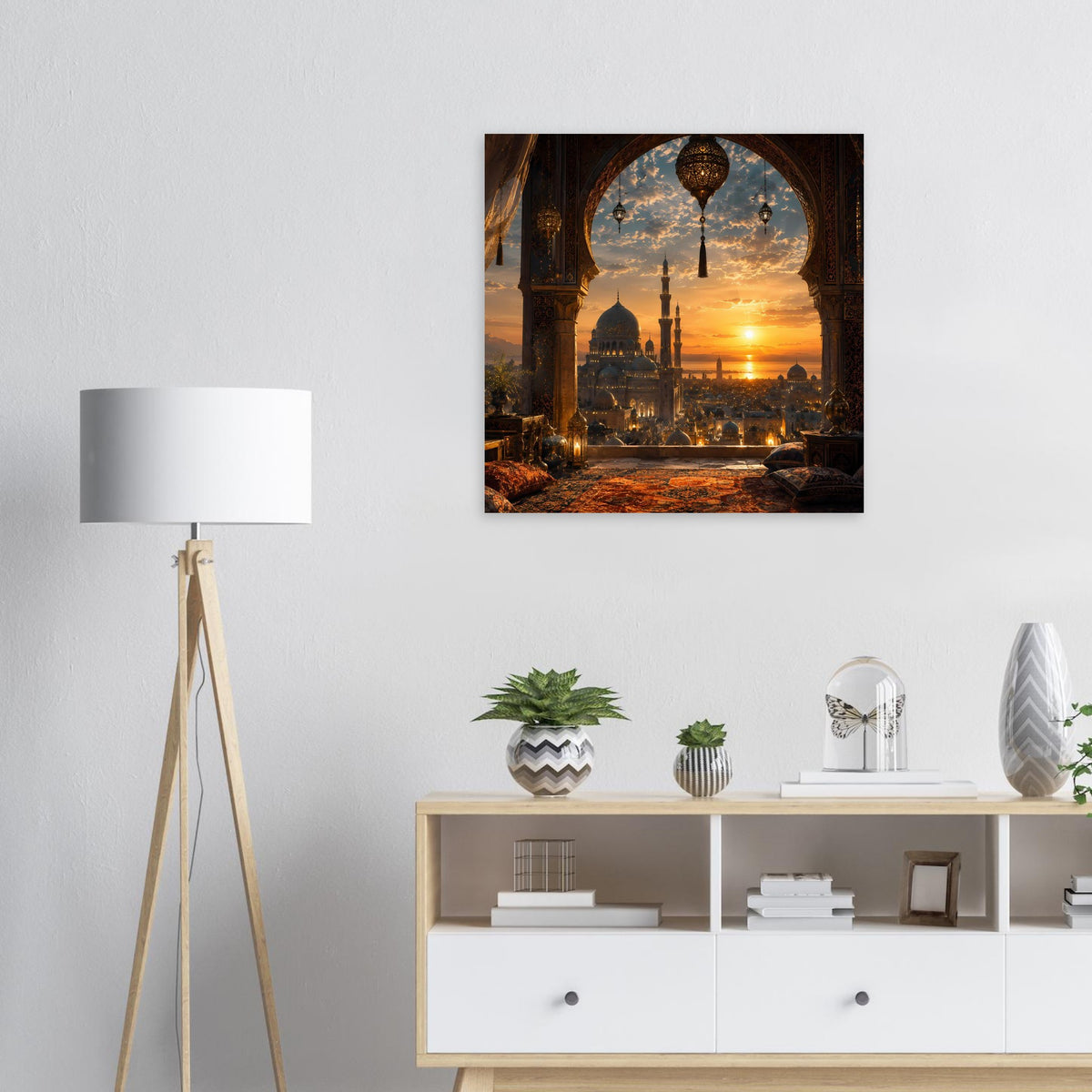 Quadratisches Poster: Moscheeblick im Sonnenuntergang mit Innenhof unter Rundbogen