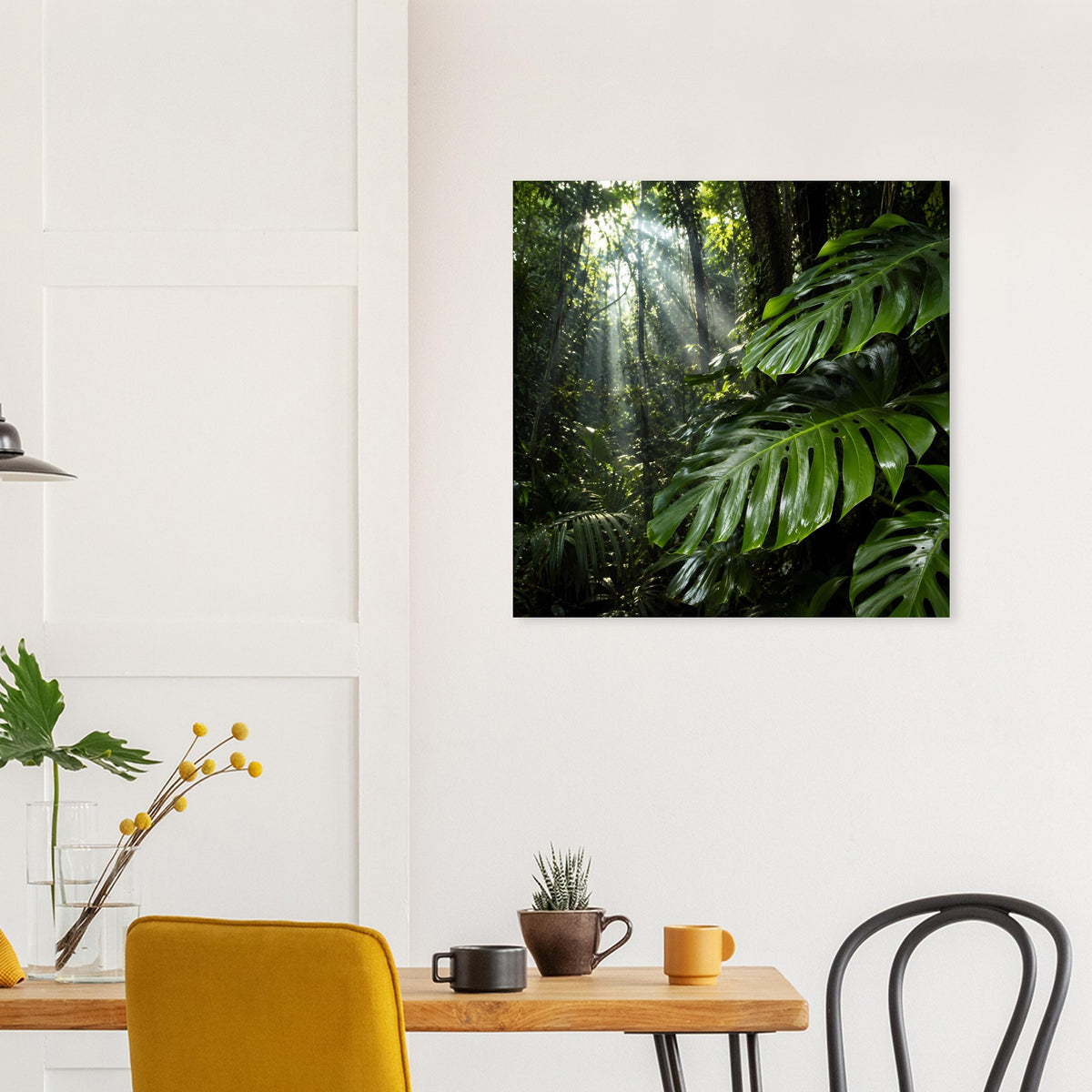 Jungle-Serenity-Poster: Urwaldpflanzen mit Lichtdurchbruch zwischen Bäumen