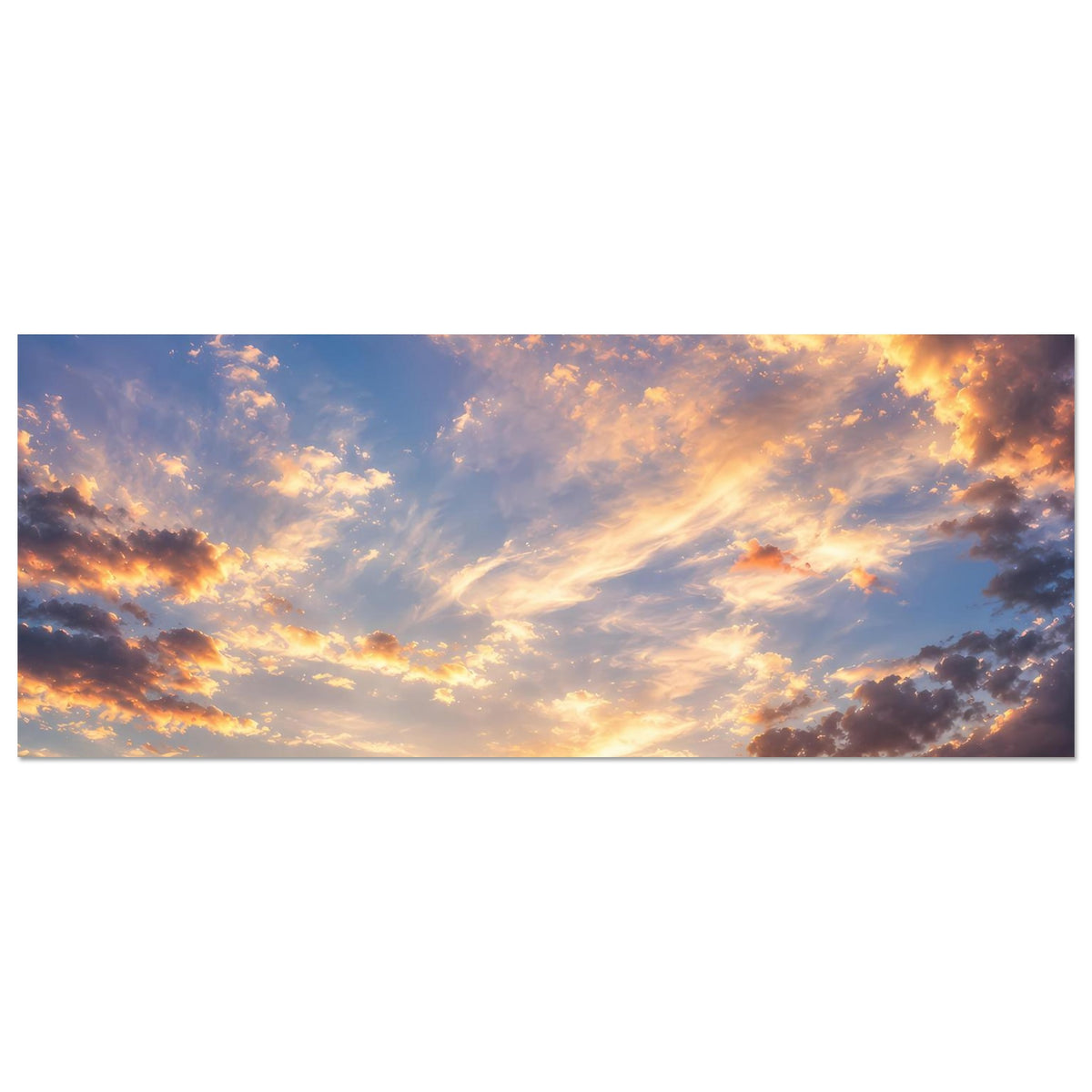 Horizontales Poster mit Sonnenuntergangshimmel, orangegelbem Licht und Wolken