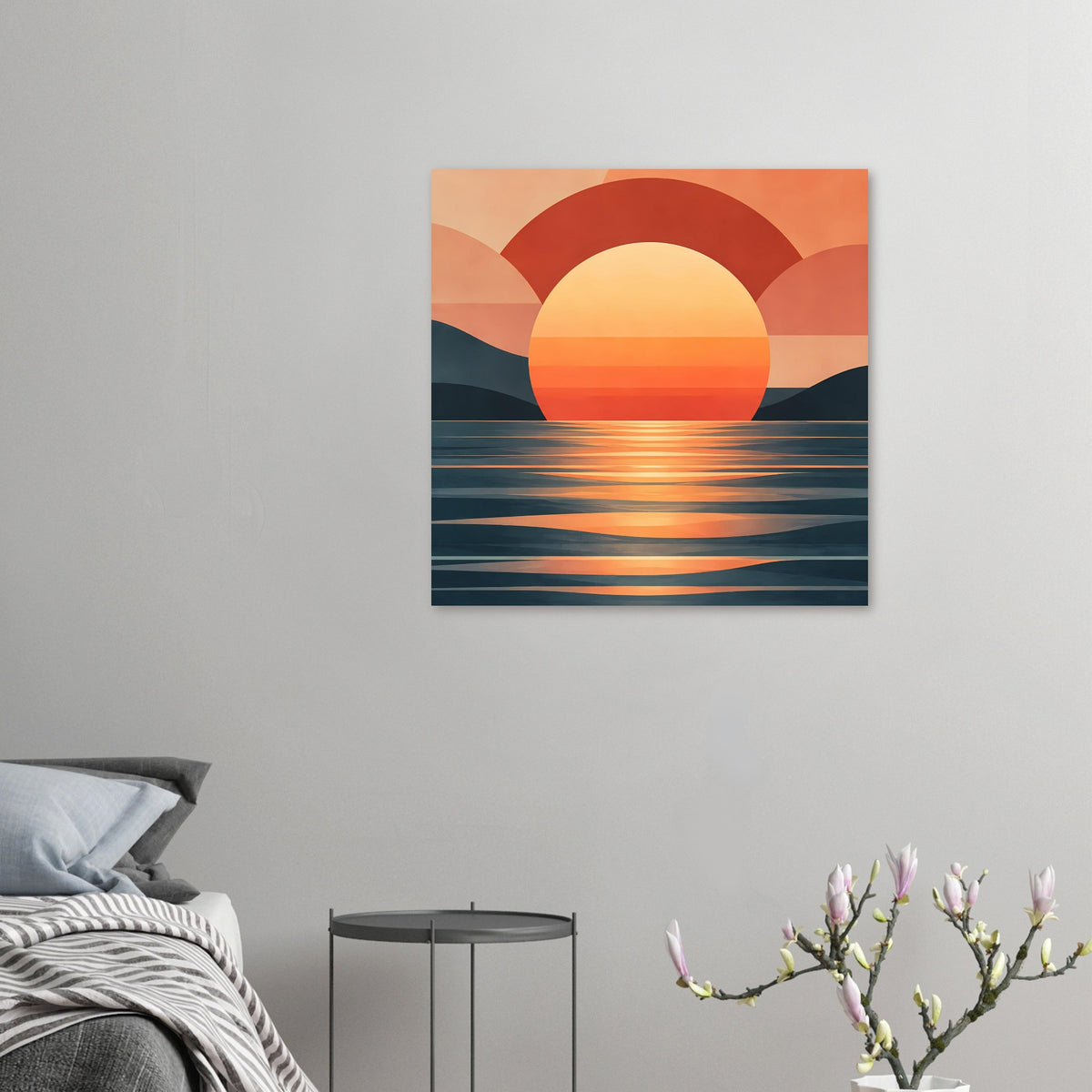 Kleines Poster: stilisierter Sonnenuntergang mit gelber Sonne und dunklem Meer, warme Farbstreifen.