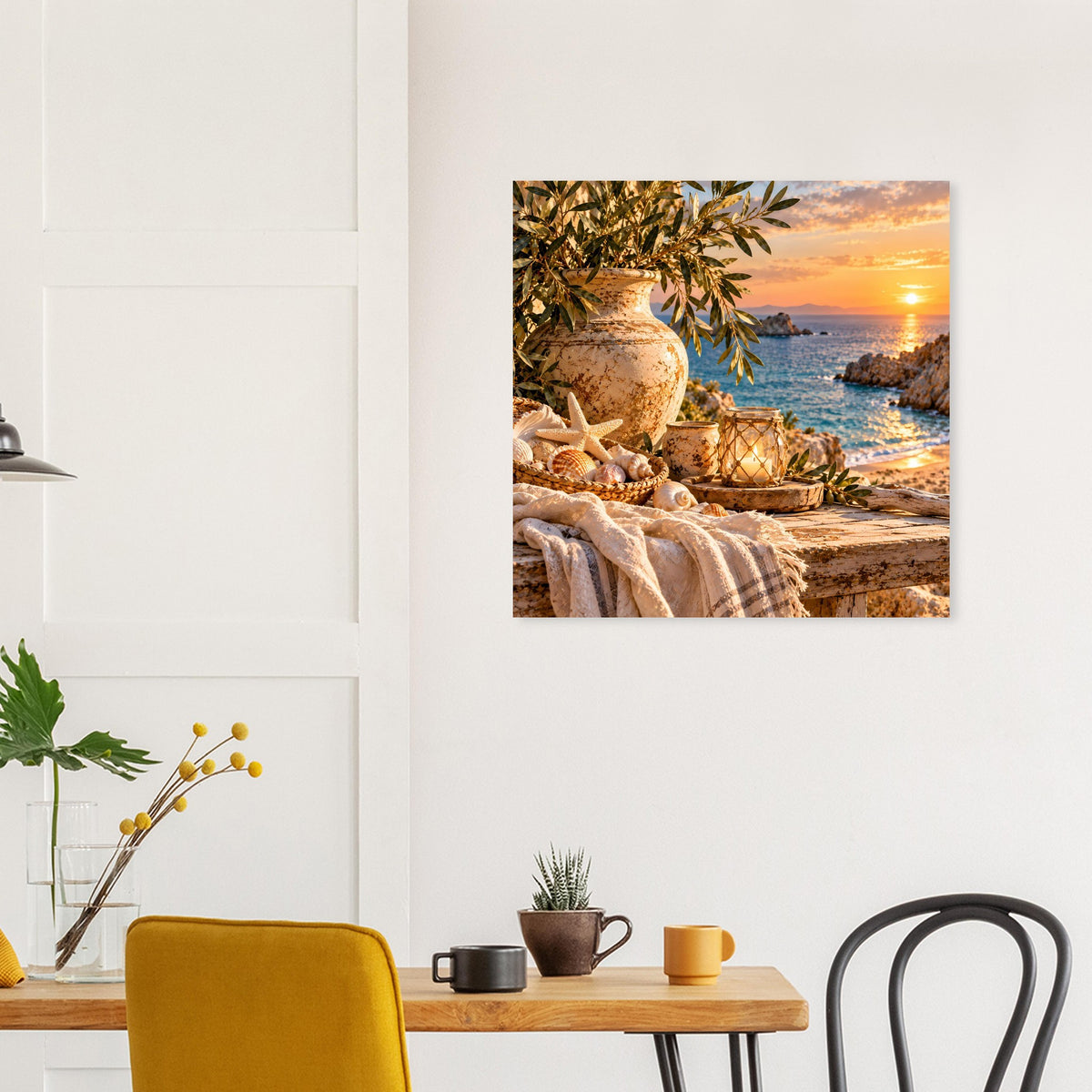 Gerahmtes Wandbild mit mediterranem Küstenstillleben, Oliven und Muscheln bei Abendsonne