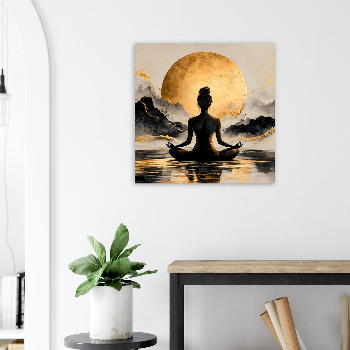Quadratisches Poster mit schwarzer Meditations-Silhouette vor goldener Sonne