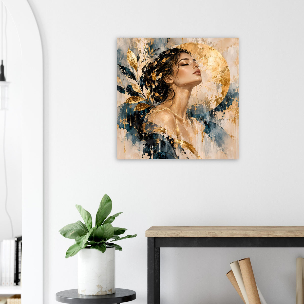 Kunst-Poster mit Frauenporträt, goldene Sprenkel und dunkelblaue Pinselstrukturen