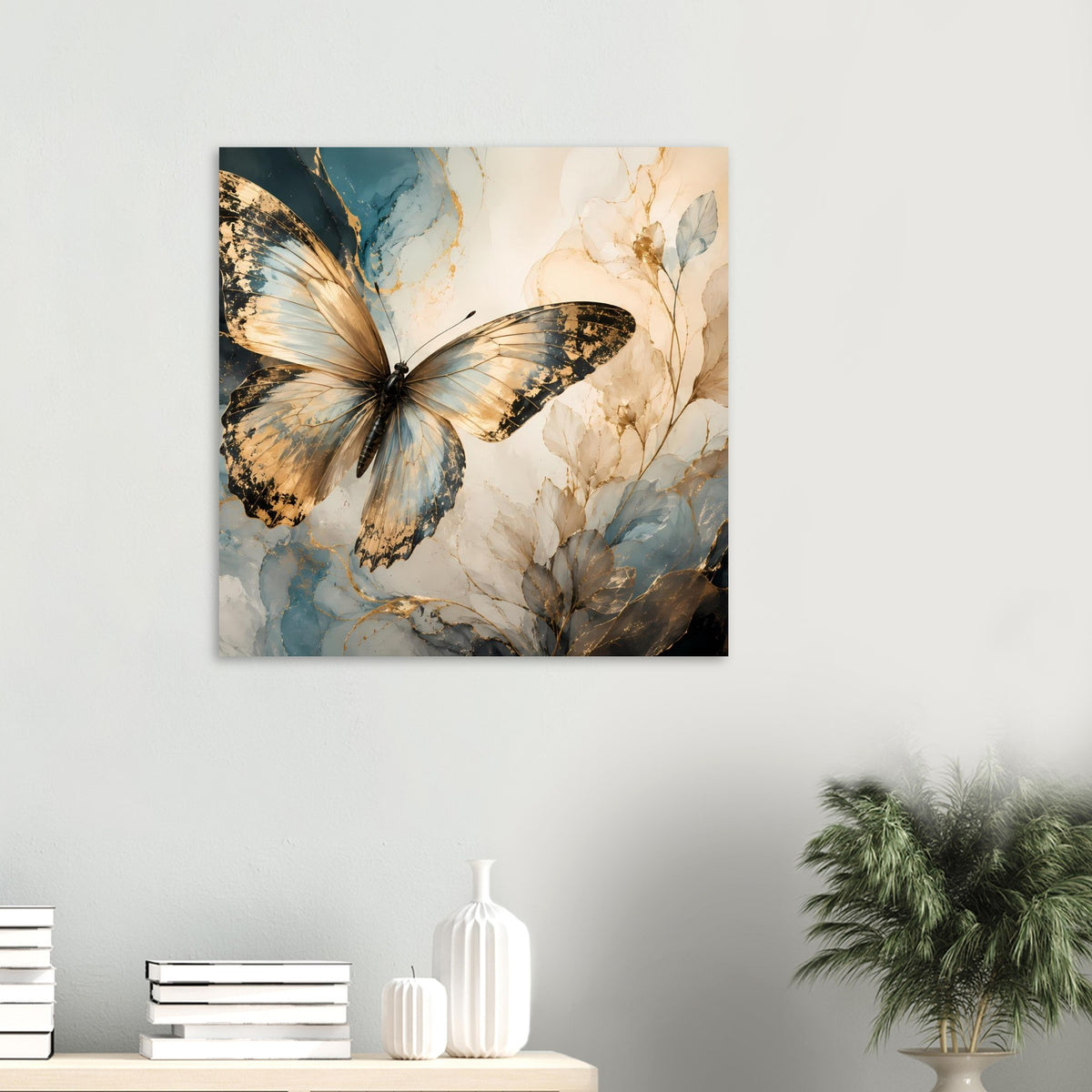 Kunstposter mit Schmetterling in Blau-Gold auf beigem Hintergrund, quadratisch
