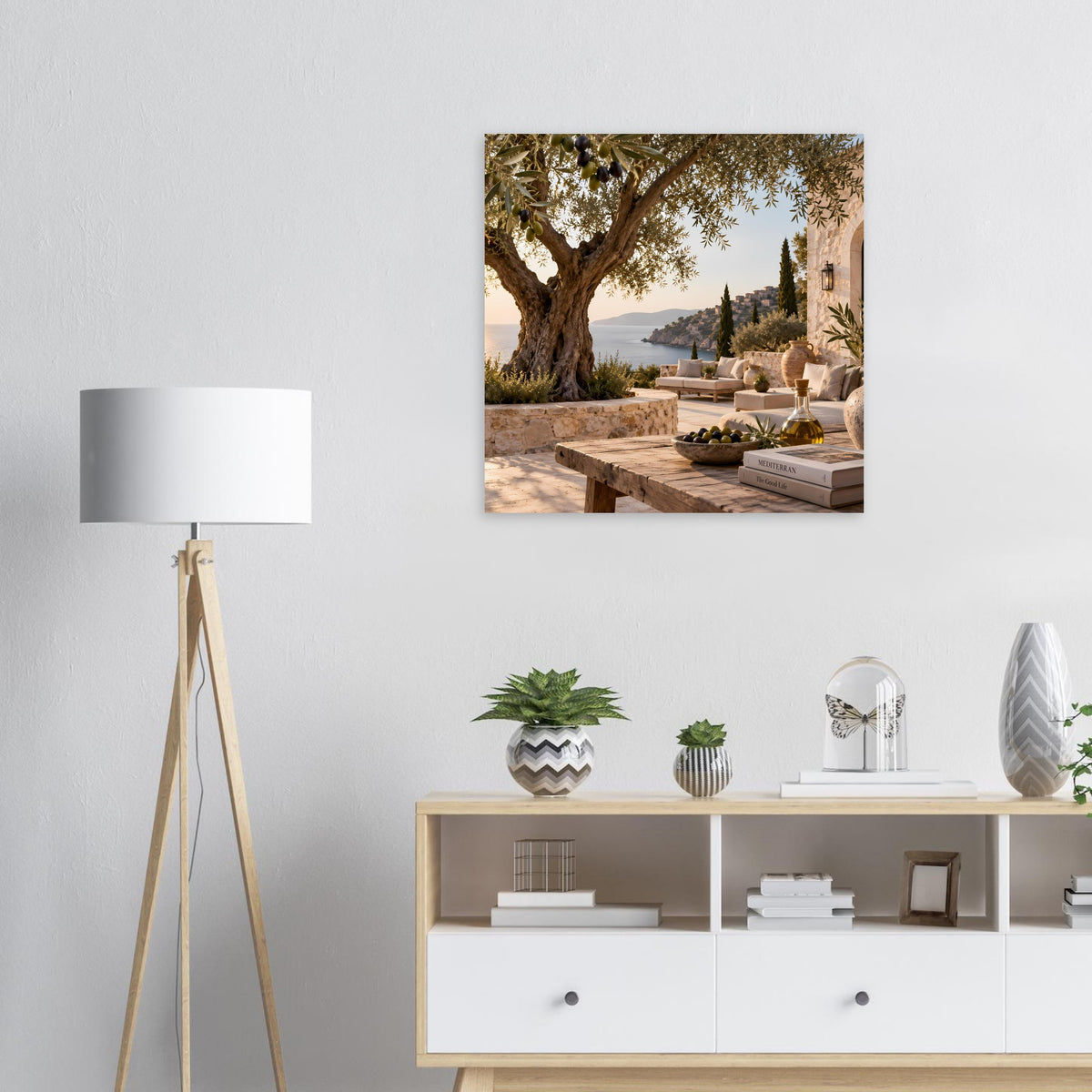 Poster mit mediterraner Terrasse, Olivenbaum und Meer im Hintergrund