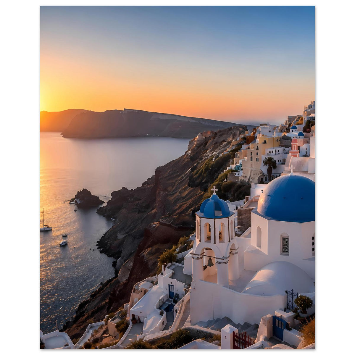 Poster mit Sonnenuntergang über dem Meer, weißen Häusern und blauen Kuppeln von Santorini