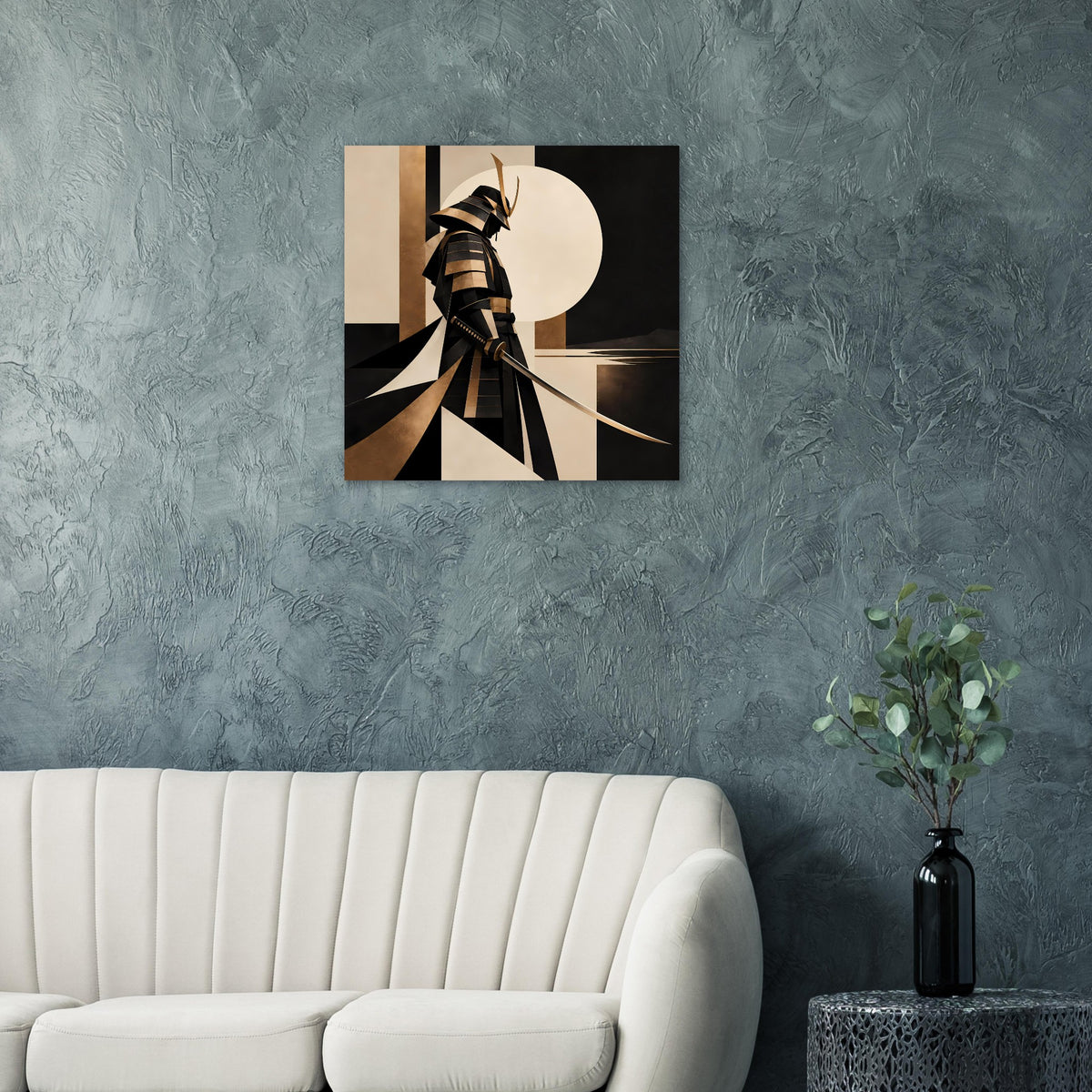 Quadratisches Kunstposter mit Samurai-Silhouette, geometrische Gold-Schwarz-Flächen und Kreisgrafik