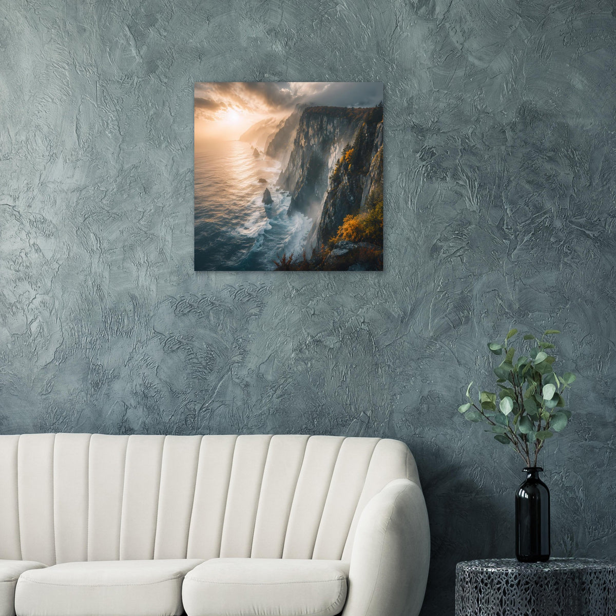 Kleines Poster: Felsklippen über dem Meer, schäumende Wellen und warmes Abendlicht