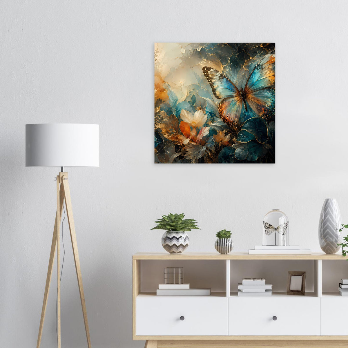 Quadratisches Poster im Rahmen mit blauem Schmetterling und Blüten in warmen Tönen
