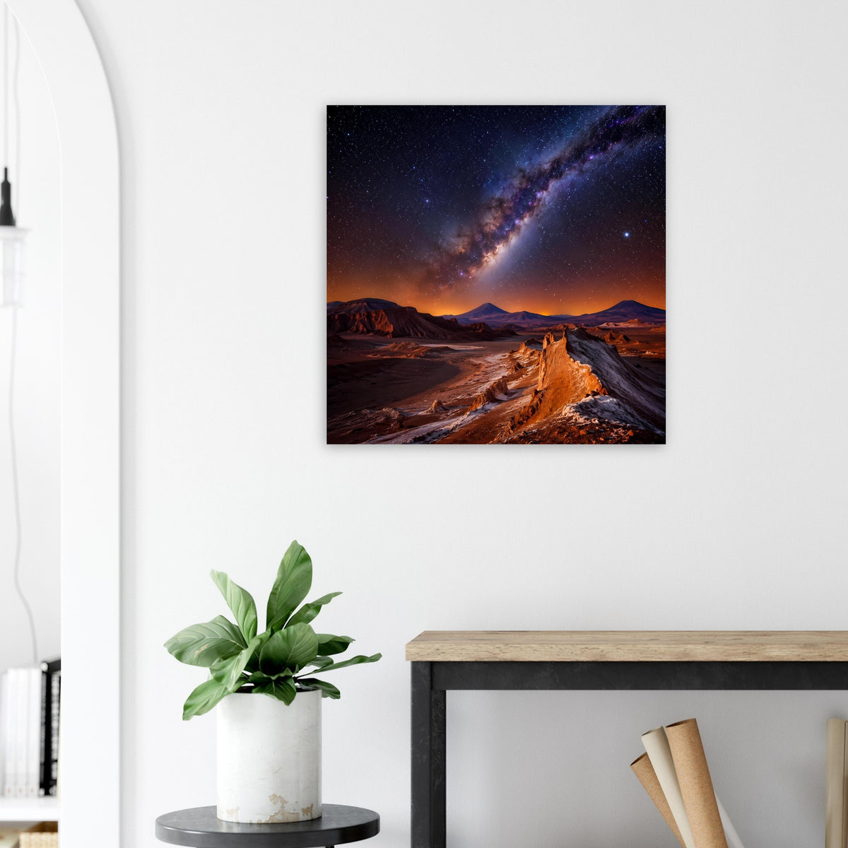 Quadratisches Poster im schwarzen Rahmen: nächtliche Dünenlandschaft mit Milchstraße