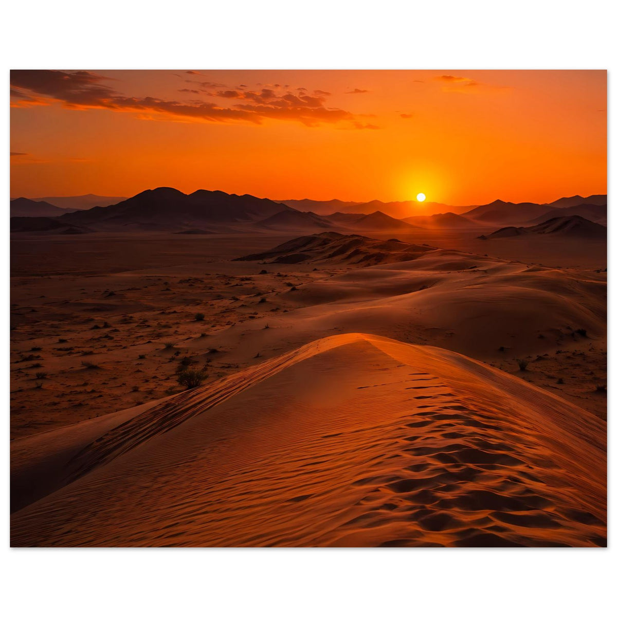 Horizontales Poster: Dünenpfad mit tiefstehender Sonne und warmem orangefarbenem Himmel