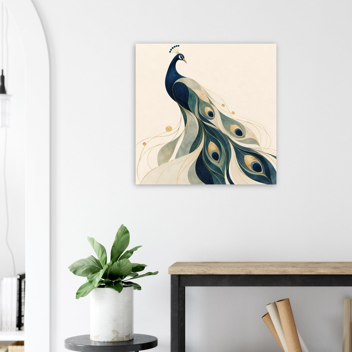 Pfauenporträt-Poster mit blauem Pfau, grünen Federn und goldenen Linien, schmaler Ausschnitt