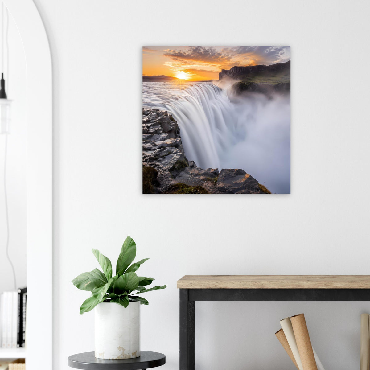 Poster an der Wand mit Wasserfall, Sonnenaufgang über dem Nebelmeer.