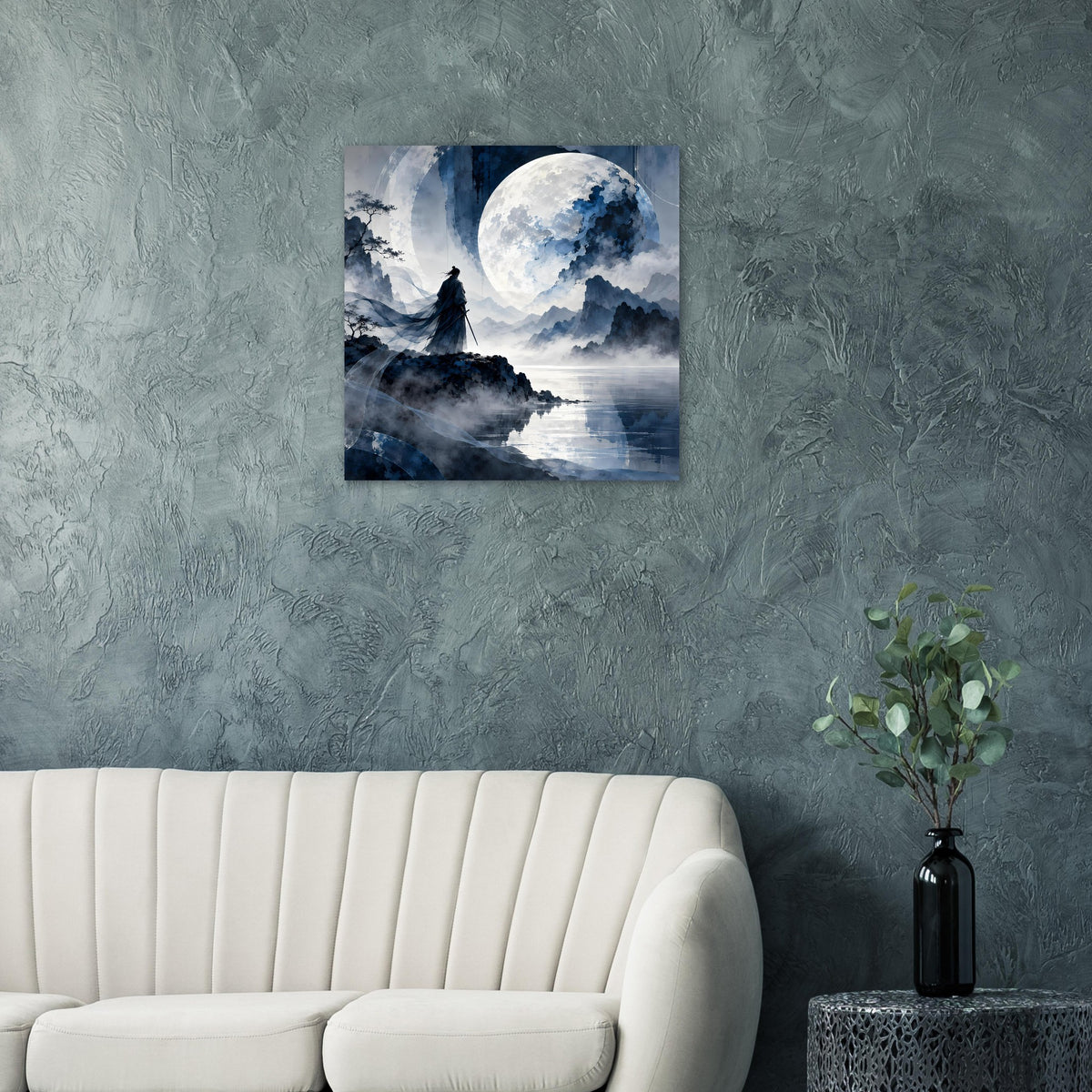 Quadratisches Poster mit Samuraisilhouette, großem Mond, Wasserreflexion und Bergen