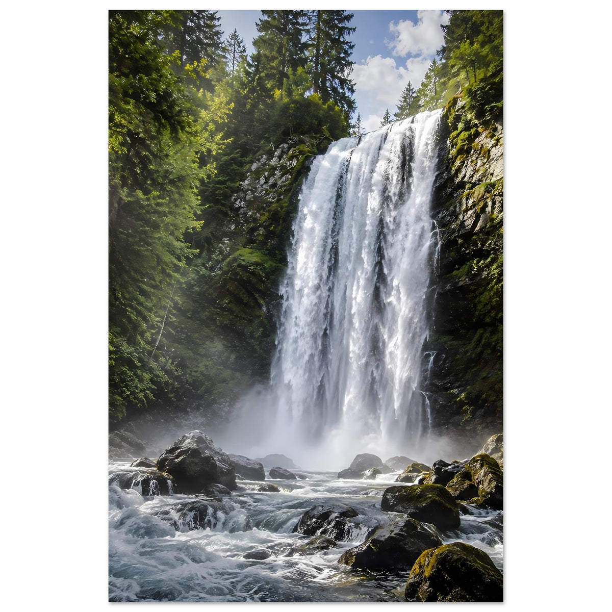Wasserfall-Fotoposter mit steilem Fall zwischen Nadelbäumen und Felsufer