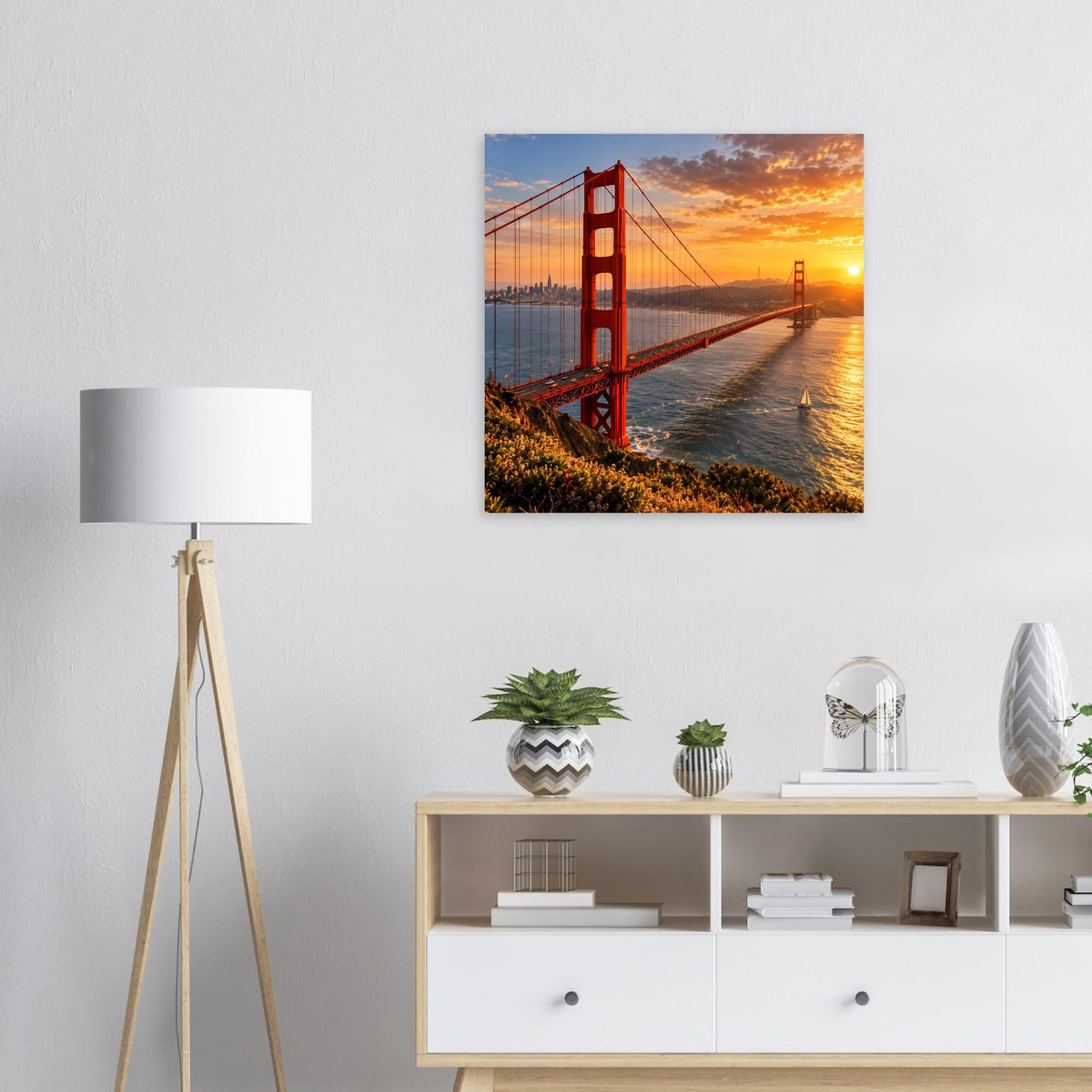 Quadratisches Wandposter mit roter Hängebrücke im Sonnenuntergang